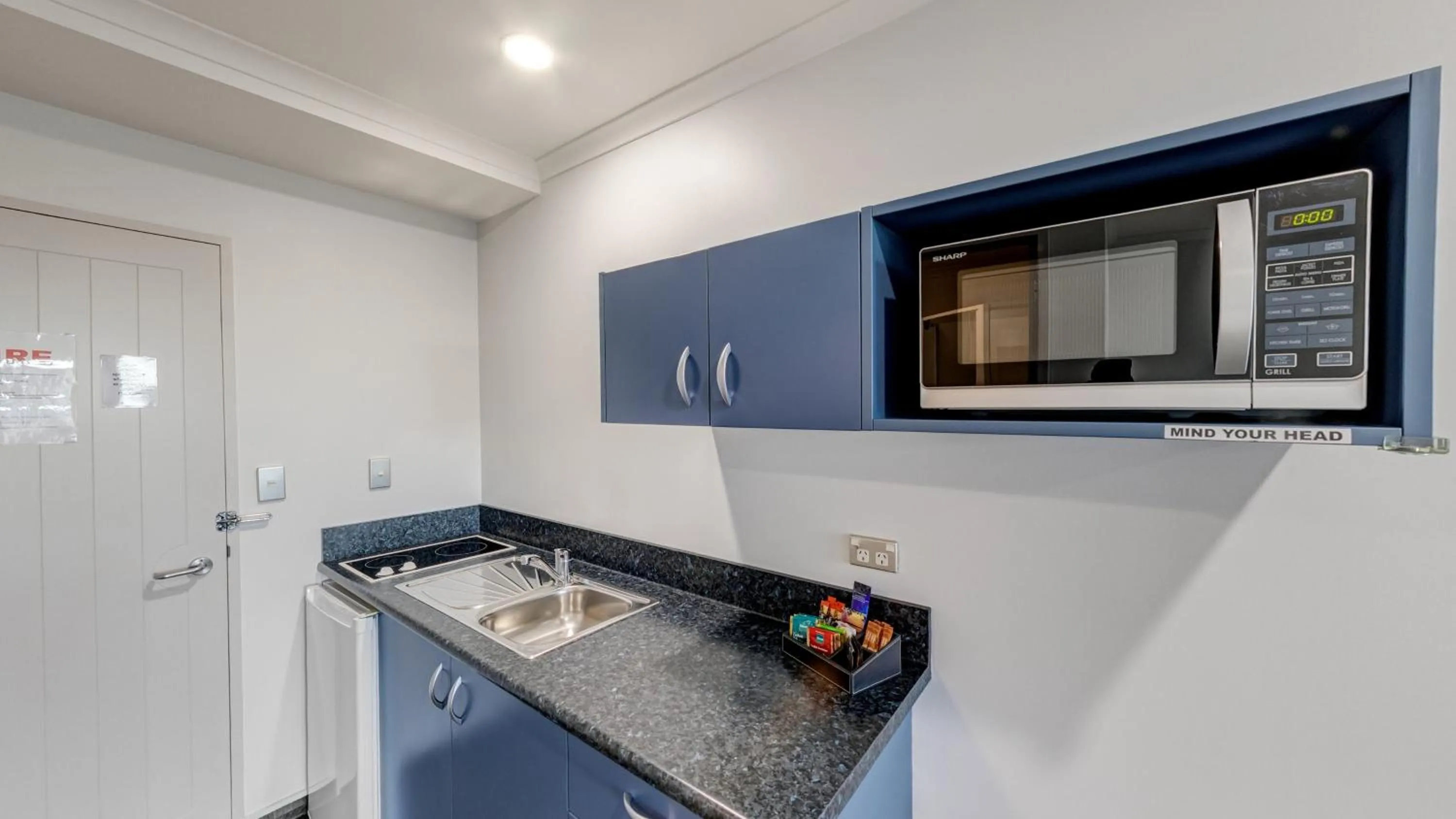 Kitchen or kitchenette in Bay Viaduct Motor Lodge