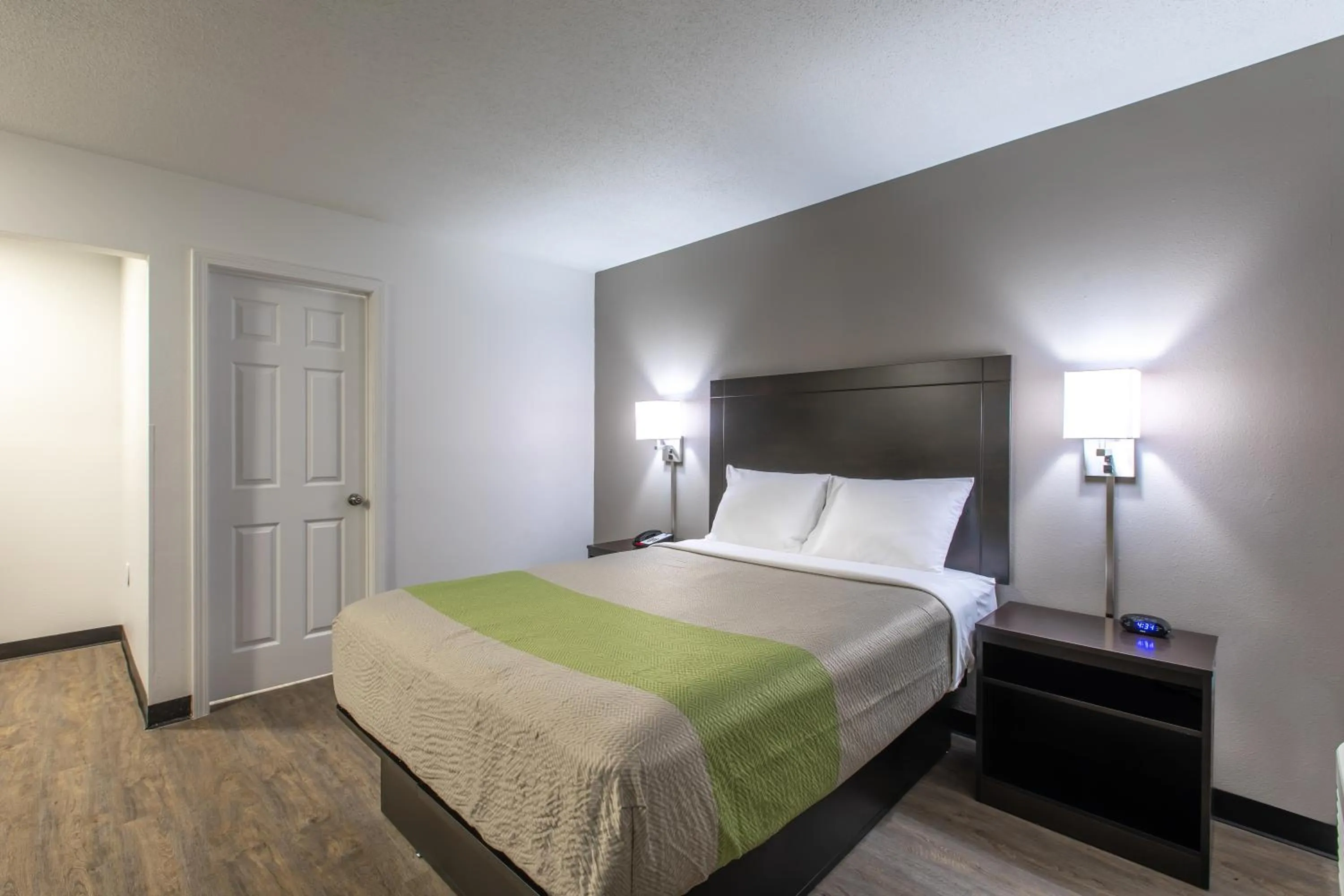 Bedroom, Bed in Studio 6-Greenville, SC - I-85 Near Downtown