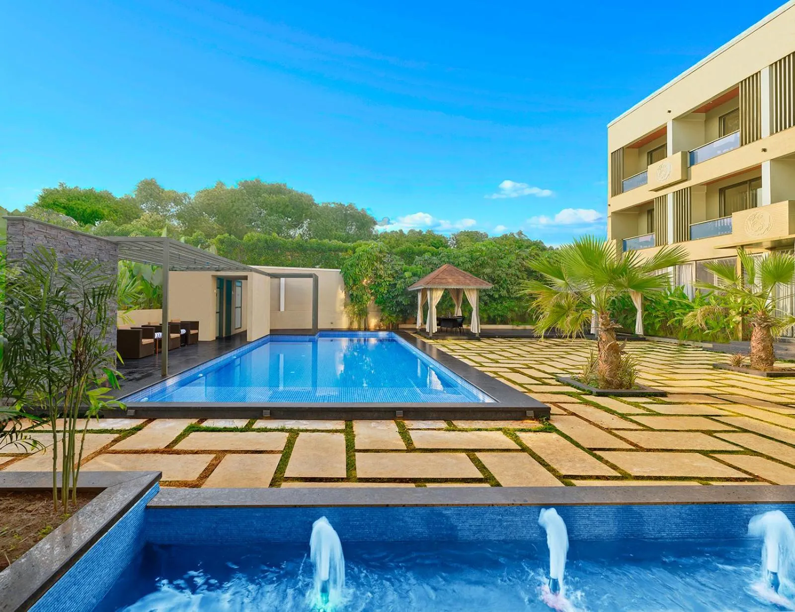 Swimming pool in Shivsagar Resort & Spa