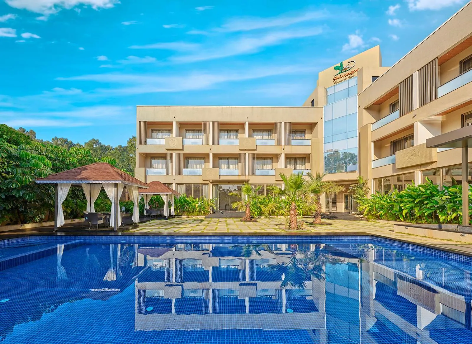 Swimming pool in Shivsagar Resort & Spa