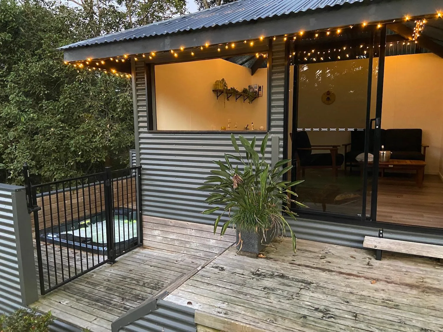 Hot Tub in Seclude Rainforest Retreat