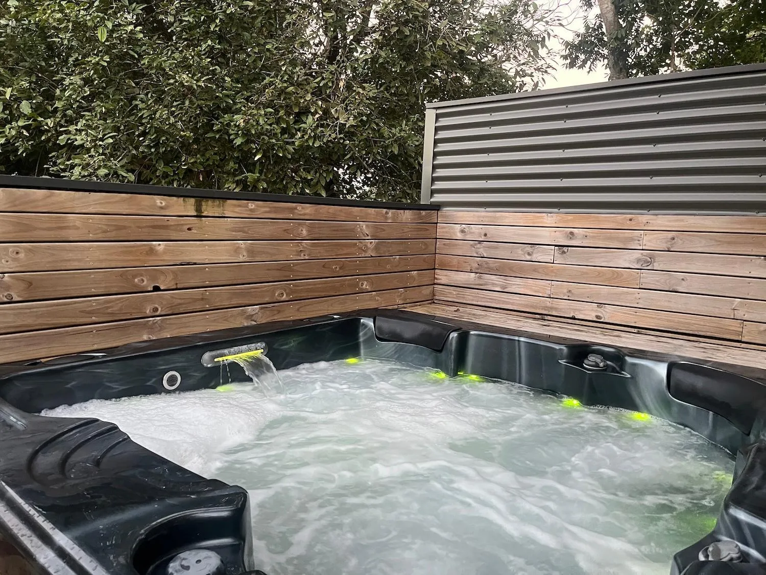 Hot Tub in Seclude Rainforest Retreat