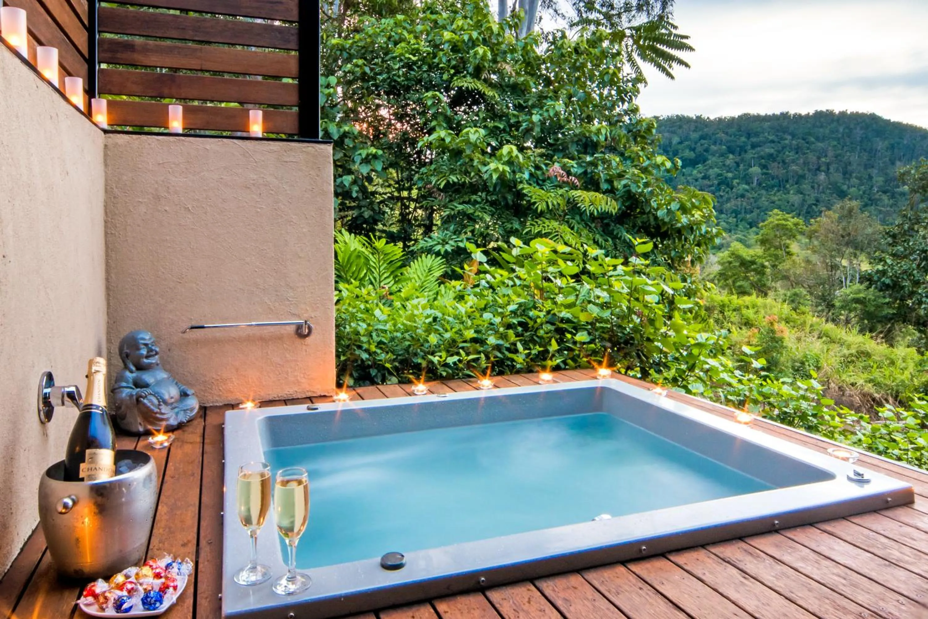 Hot Tub in Seclude Rainforest Retreat