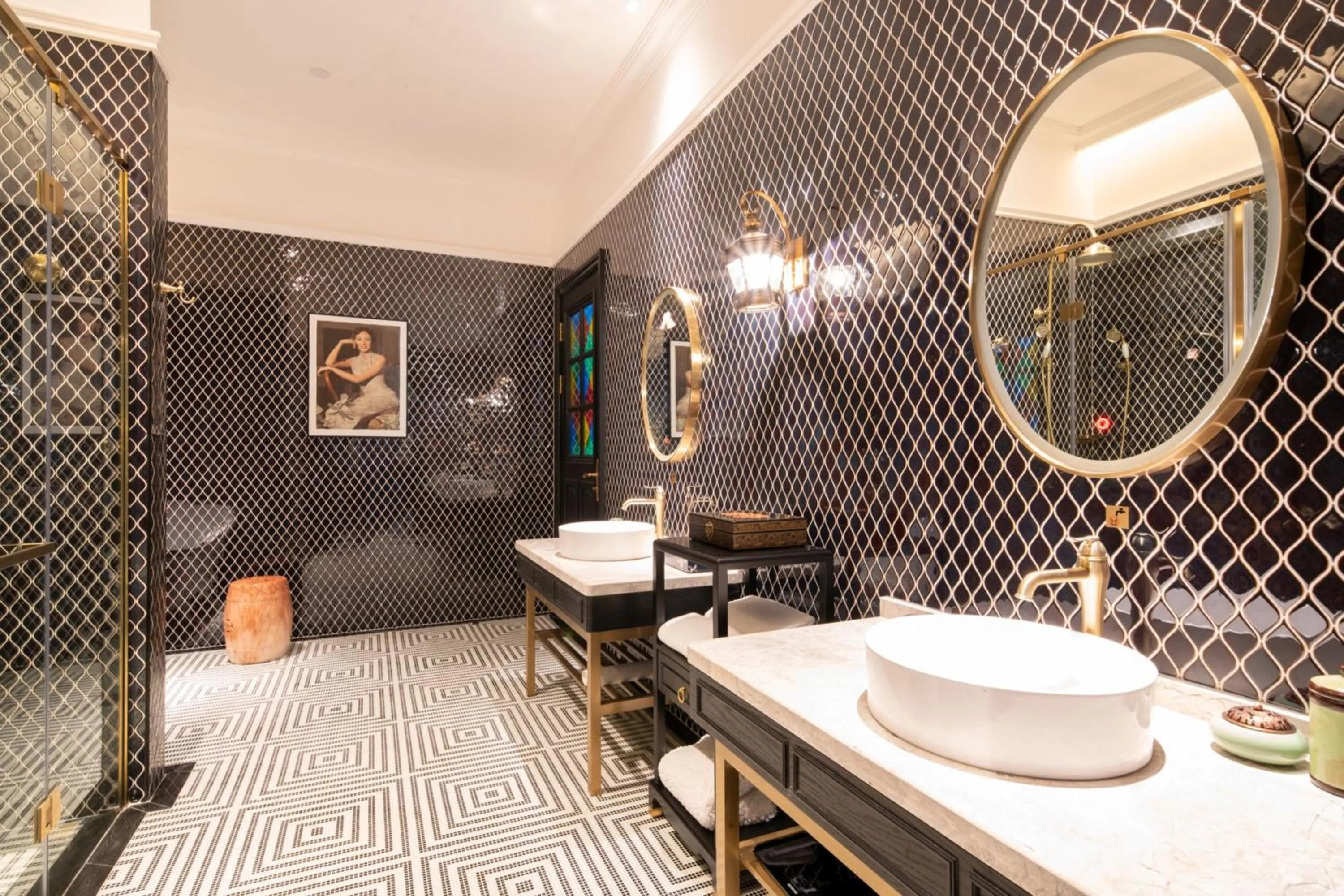 Bathroom in Hotel Indigo Heilong Lake by IHG