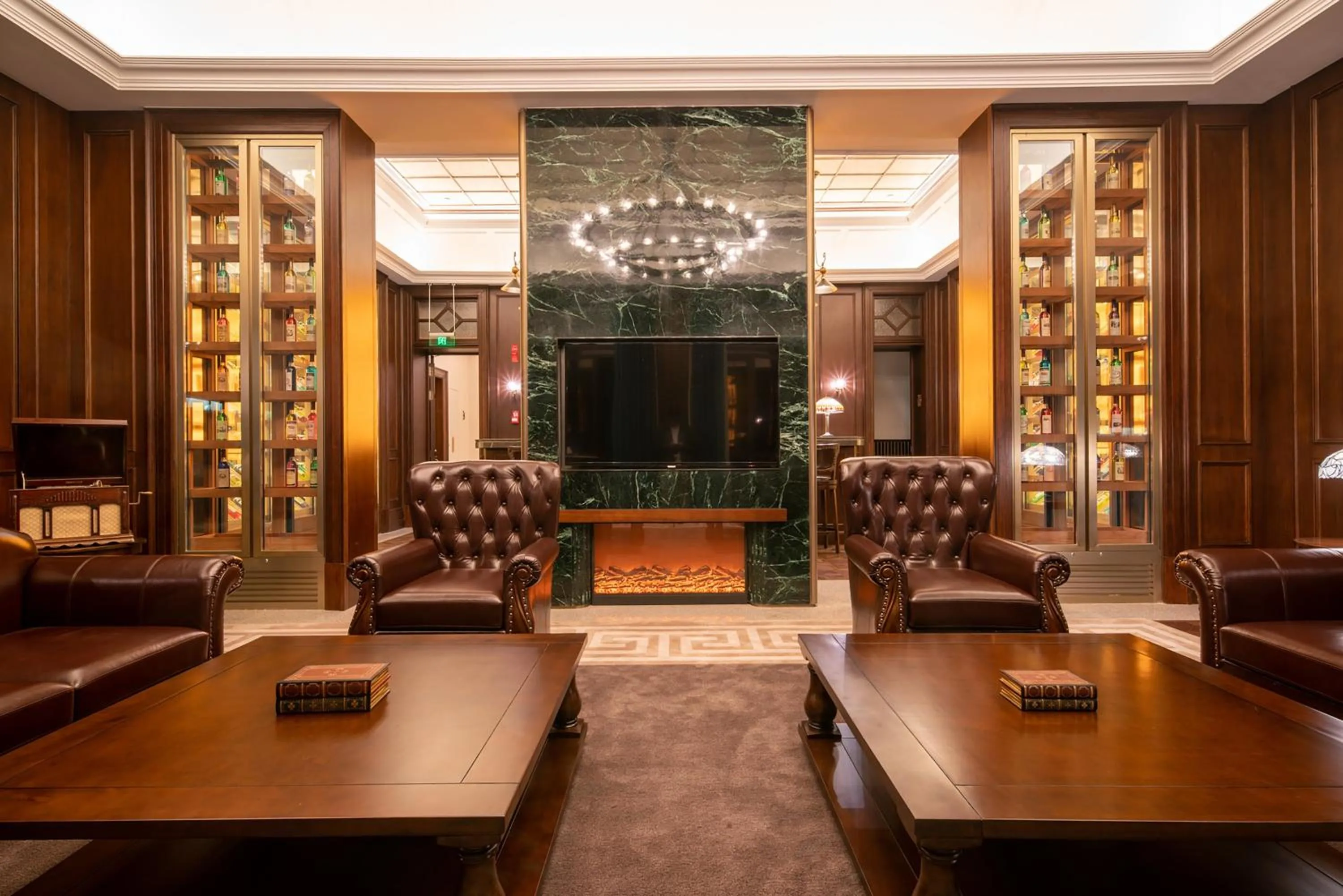 Lobby or reception in Hotel Indigo Heilong Lake by IHG