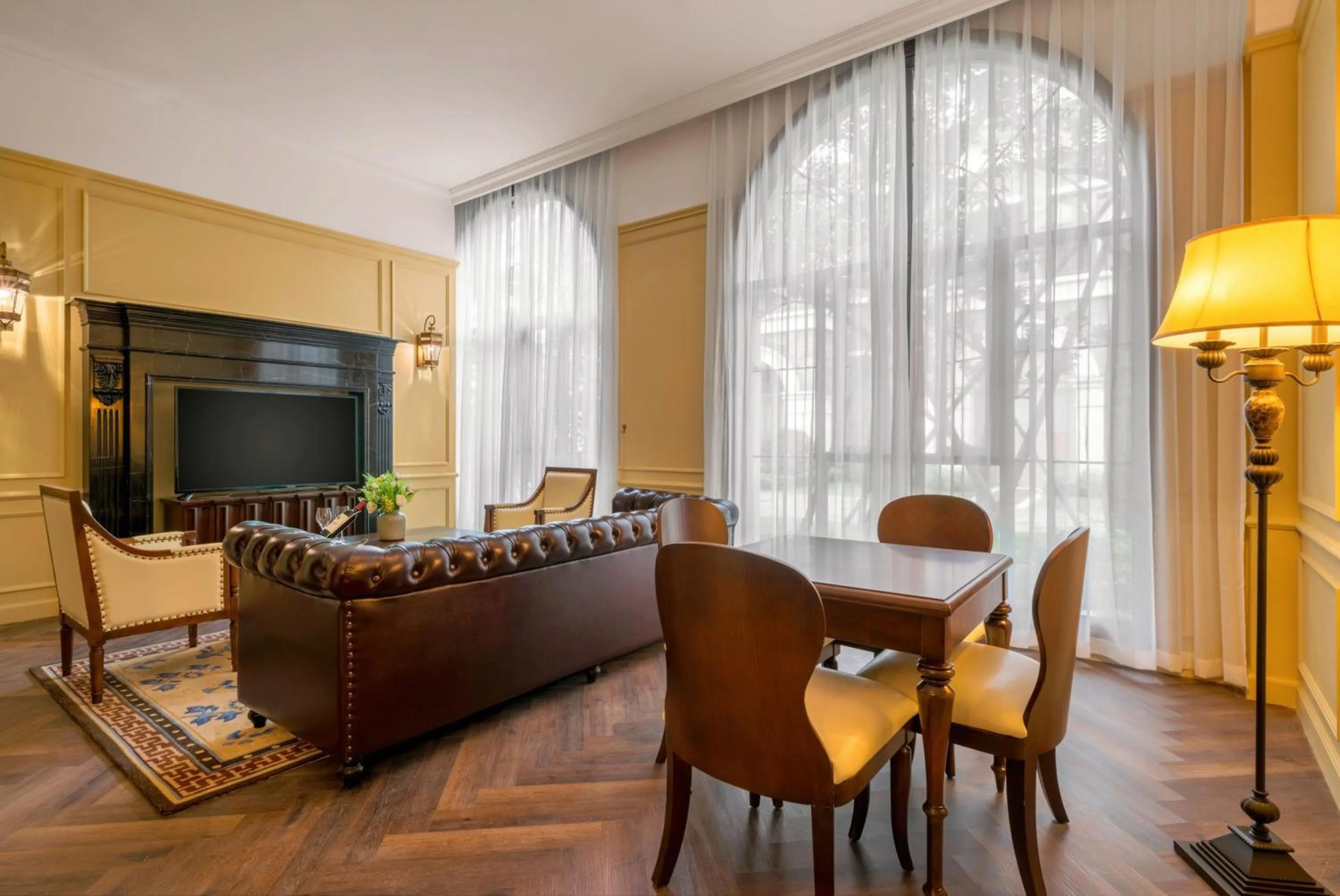 Bedroom in Hotel Indigo Heilong Lake by IHG