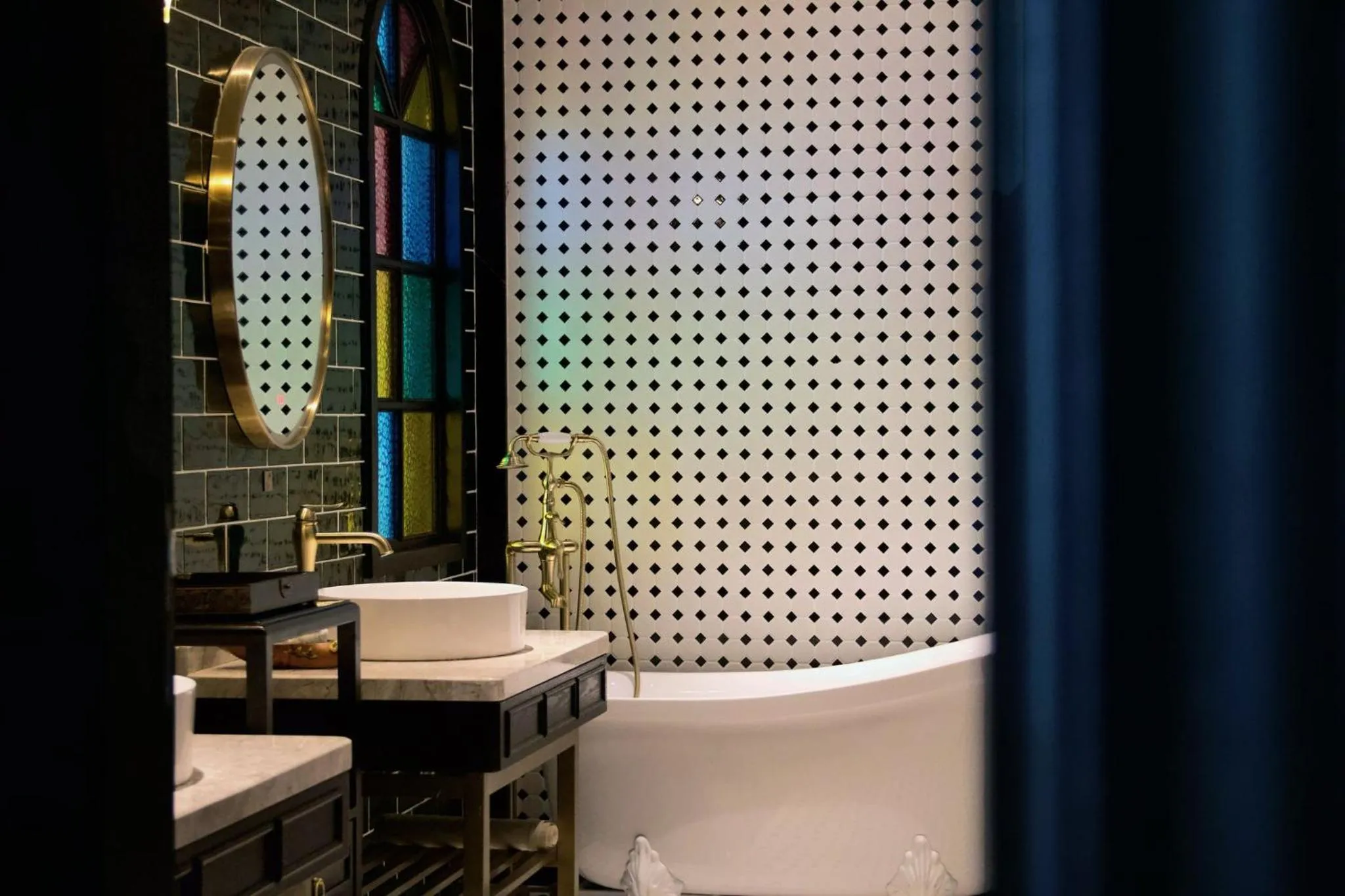 Bathroom in Hotel Indigo Heilong Lake by IHG