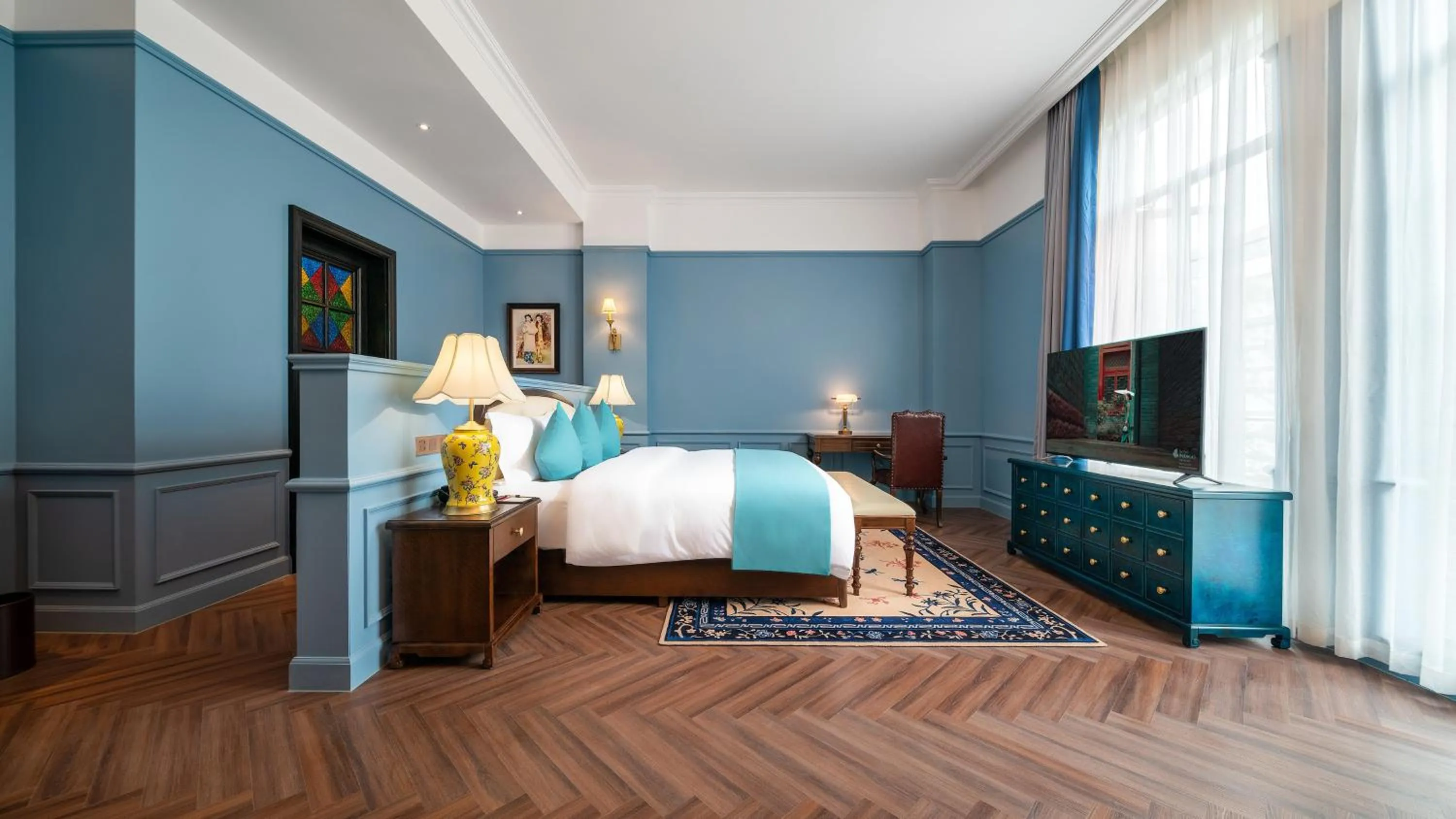 Bedroom in Hotel Indigo Heilong Lake by IHG