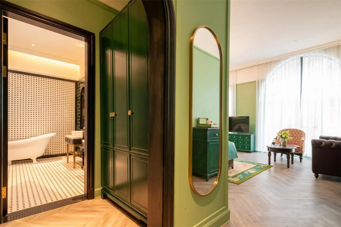 Photo of the whole room in Hotel Indigo Heilong Lake by IHG