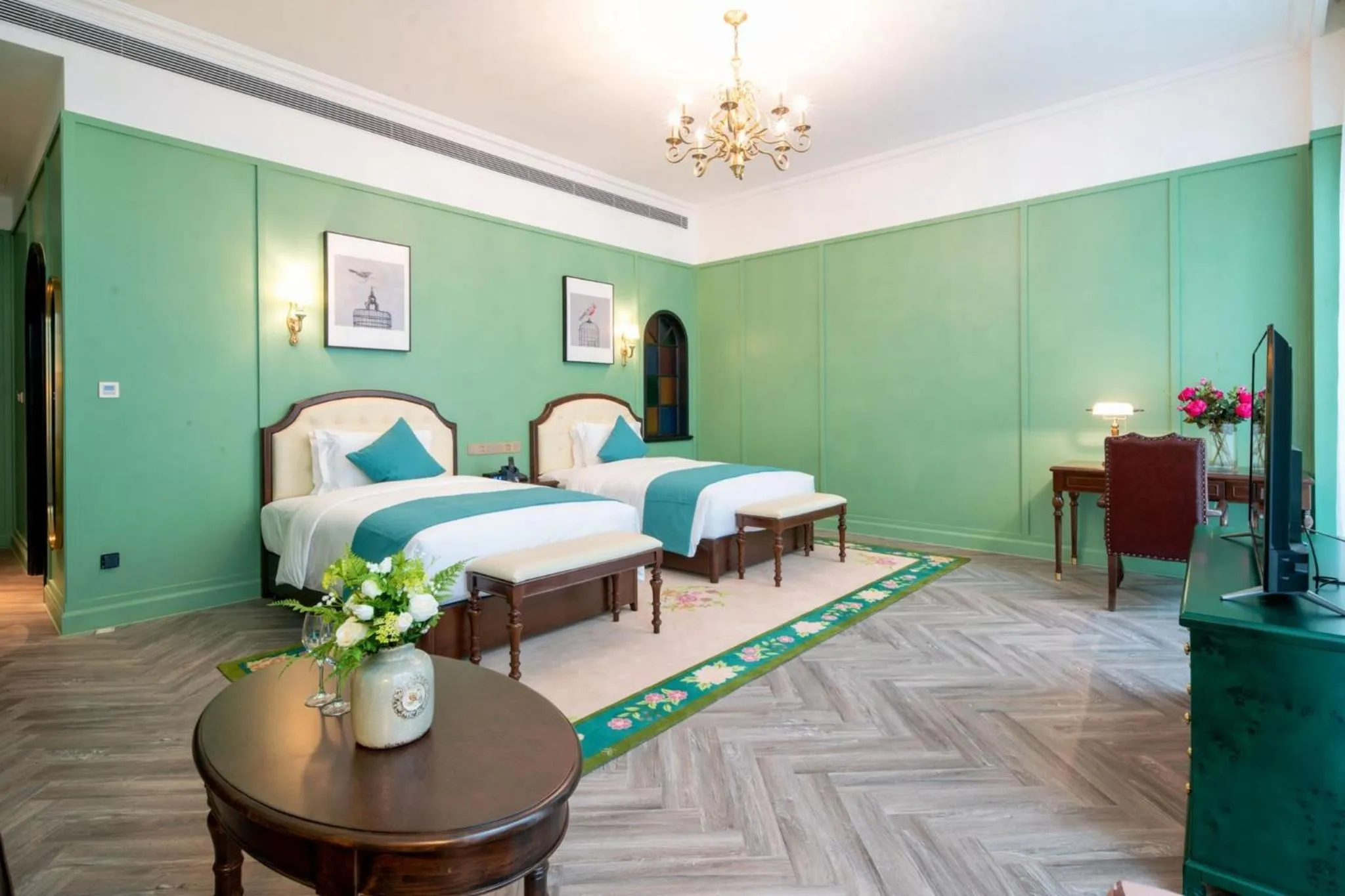 Photo of the whole room in Hotel Indigo Heilong Lake by IHG