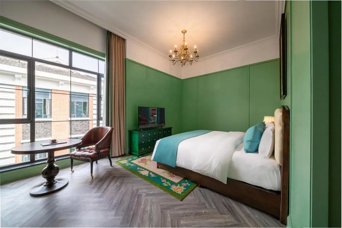 Photo of the whole room in Hotel Indigo Heilong Lake by IHG