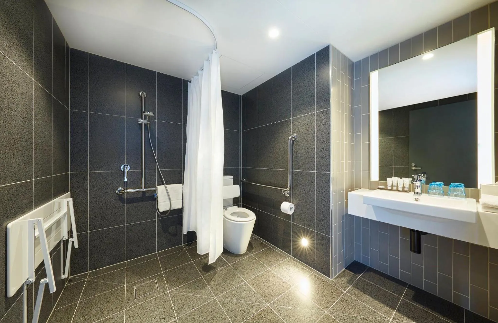 Bathroom in Holiday Inn Express Melbourne Southbank by IHG