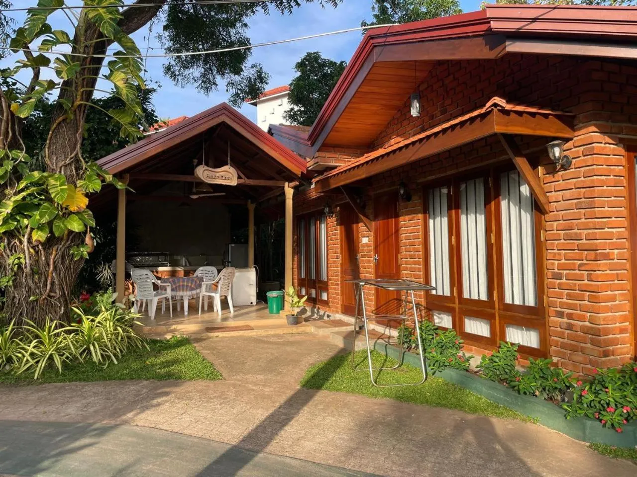 Property building in Villa Shade