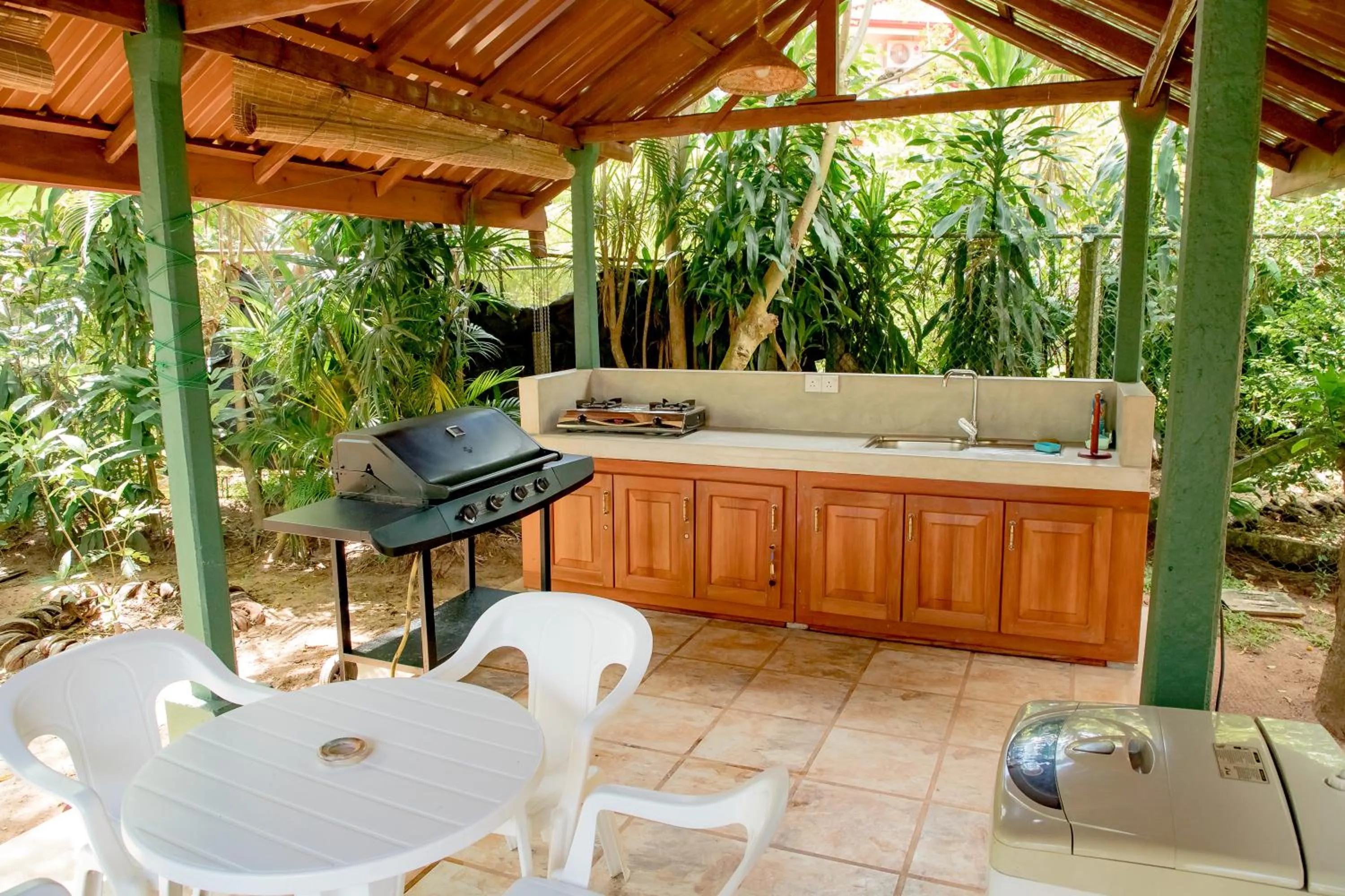 Property building in Villa Shade