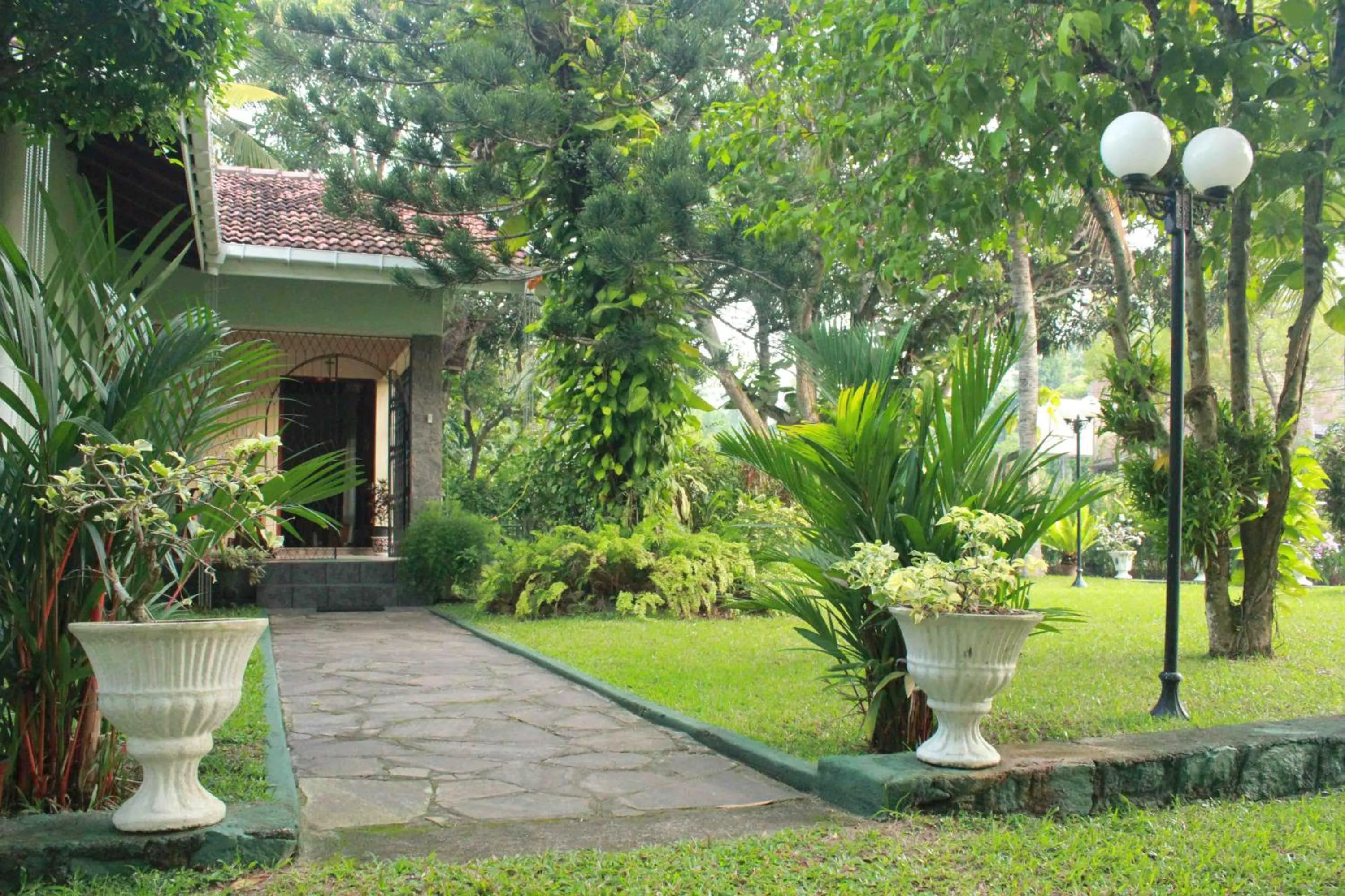 Property building in Villa Shade