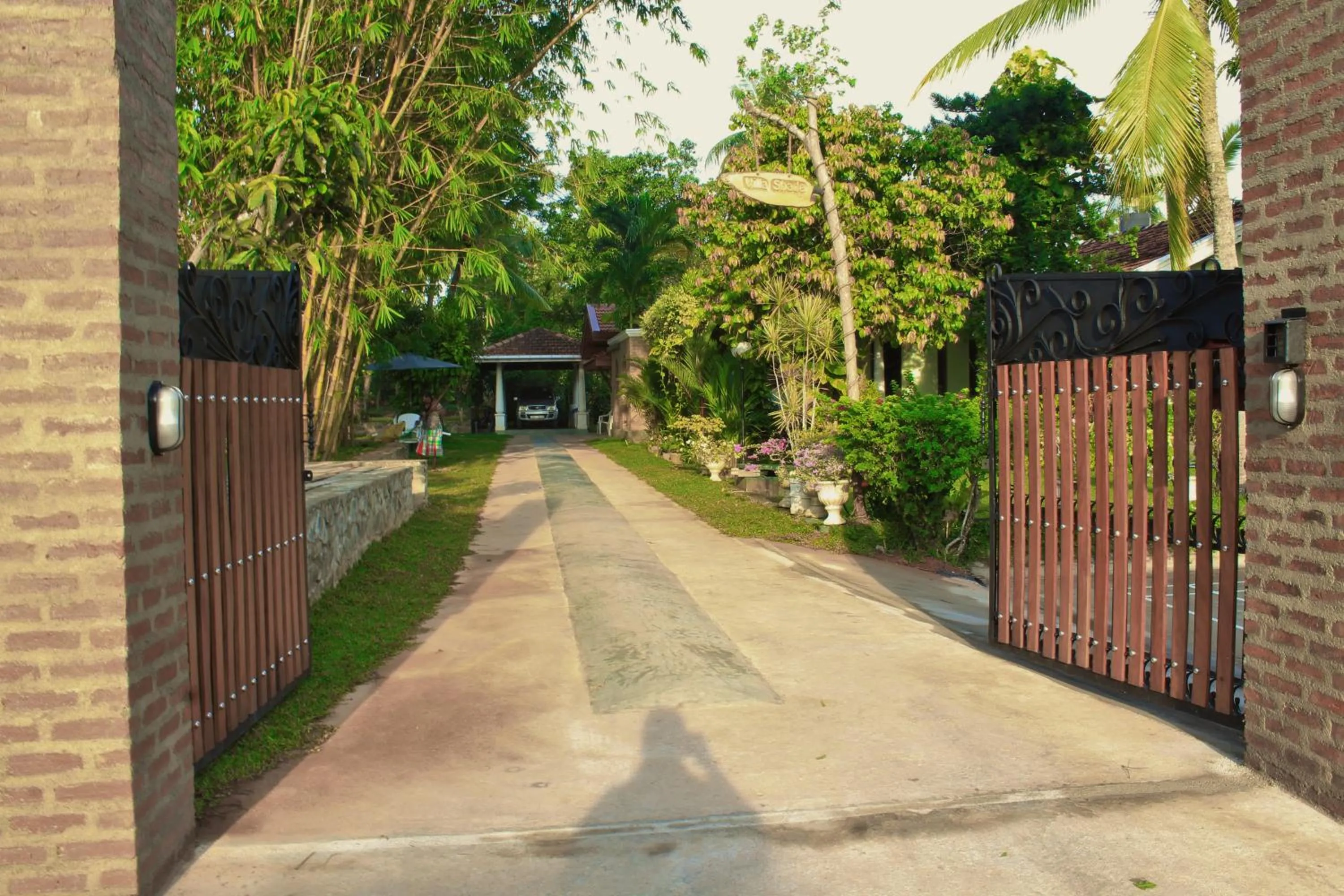 Facade/entrance in Villa Shade