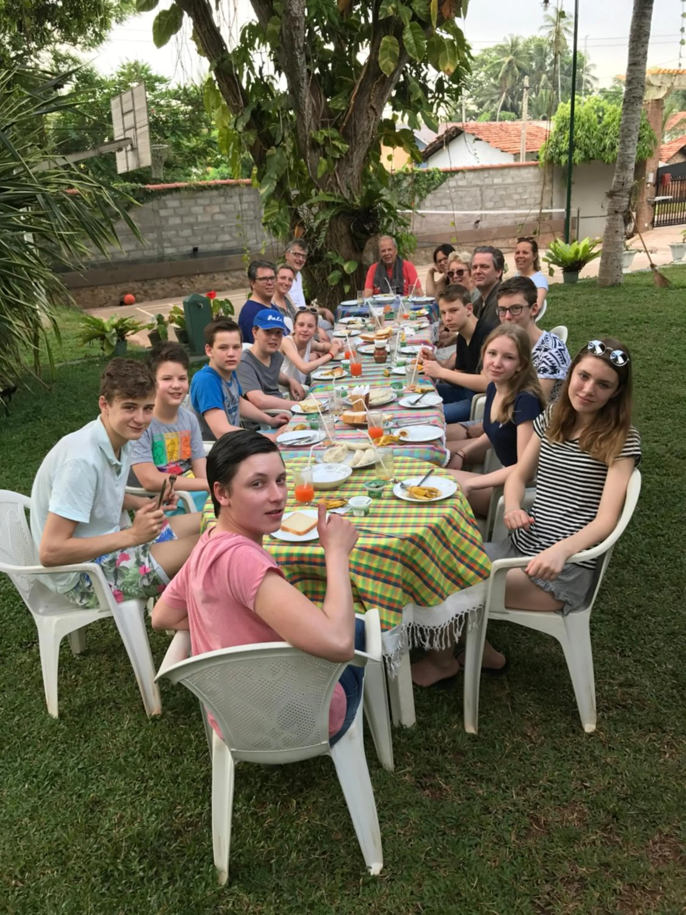 Restaurant/places to eat in Villa Shade