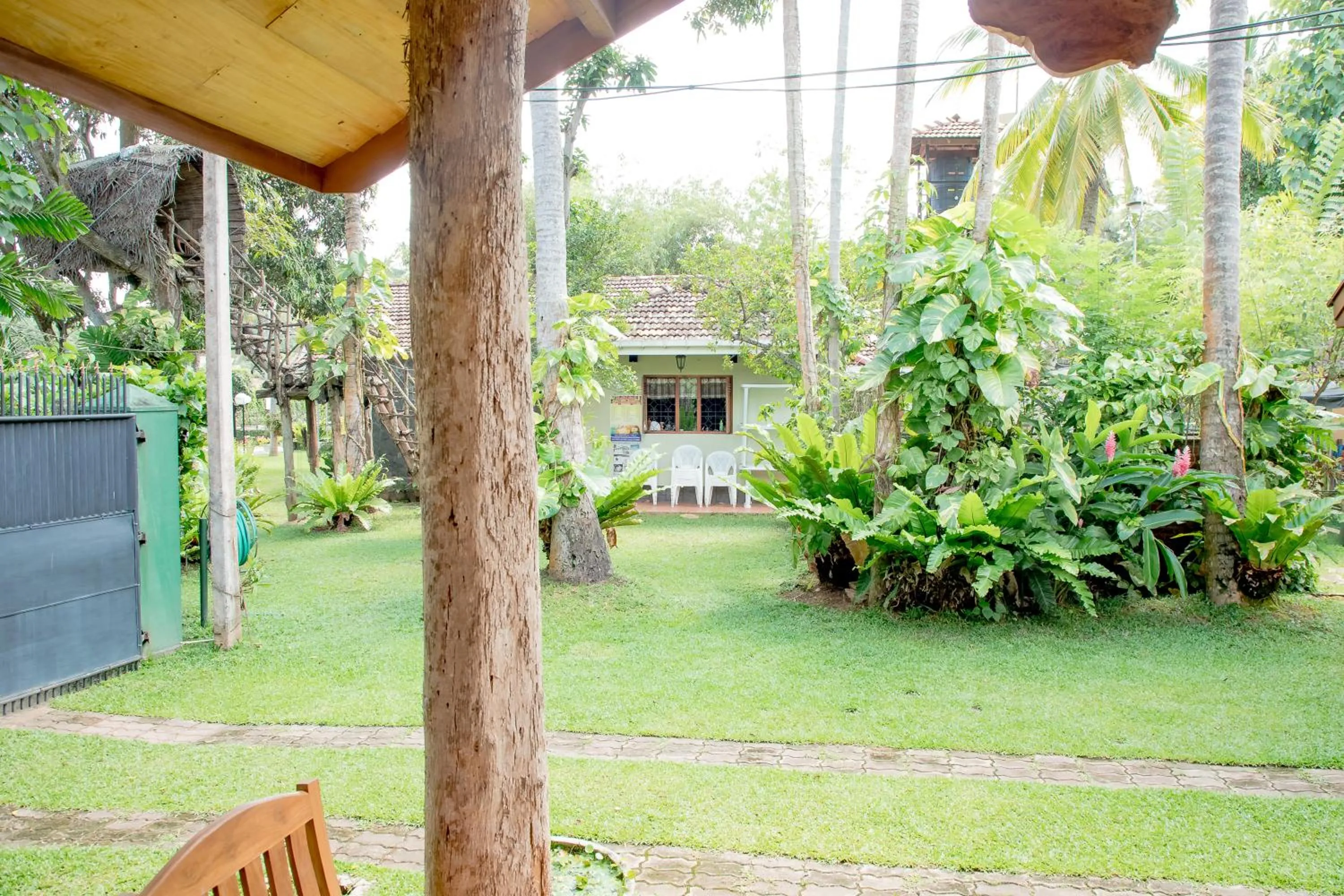 Facade/entrance in Villa Shade