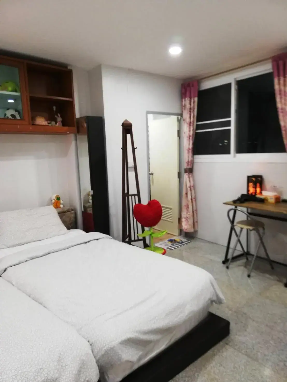 Comfort Triple Room with Shower in Baan1668 Hometel near Chinatown One Bangkok Comfort Triple Room with Shower in Baan1668 Hometel near Chinatown One Bangkok