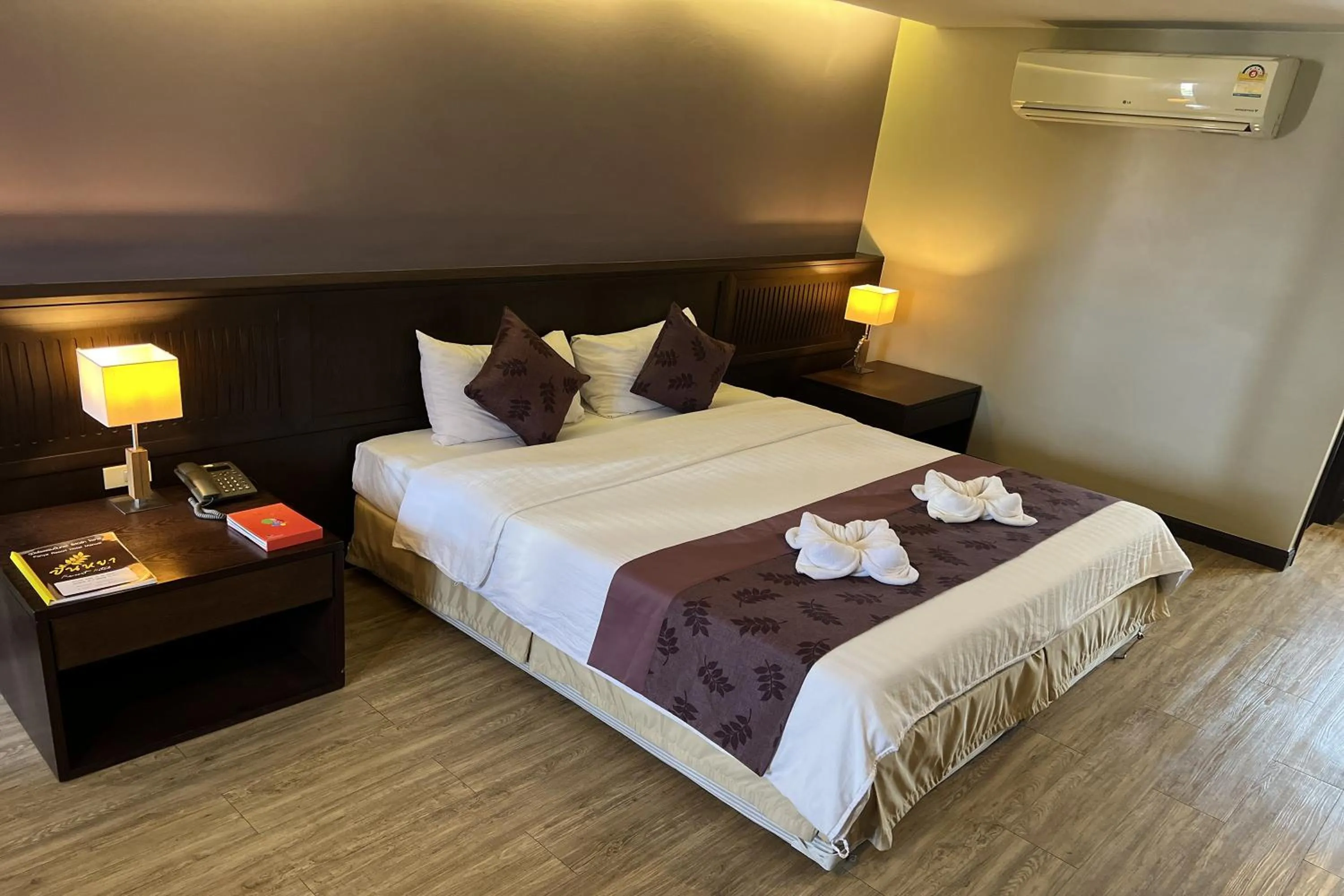 Bed in Panya Resort Hotel