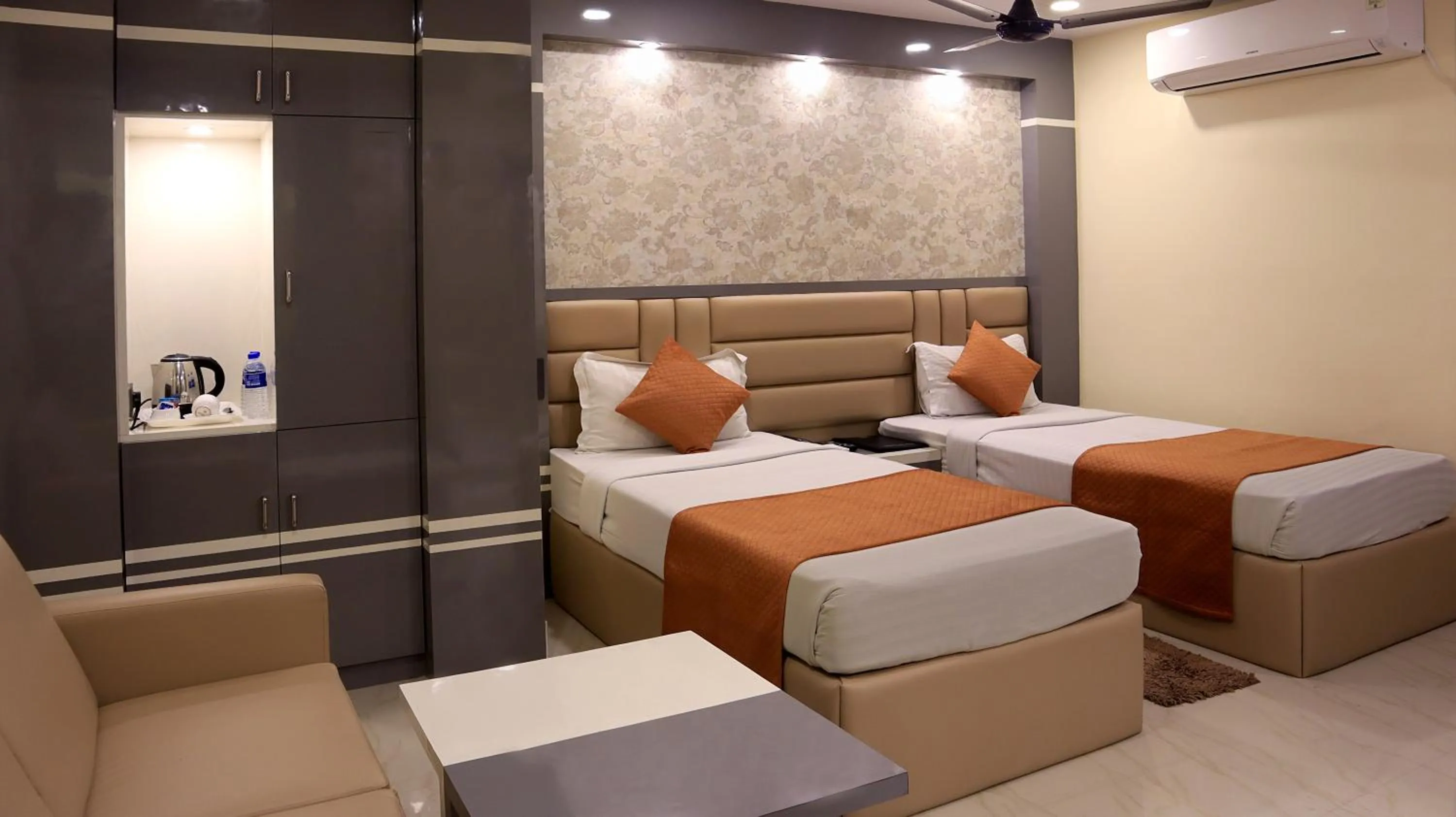 Bed in Hotel Executive Tower