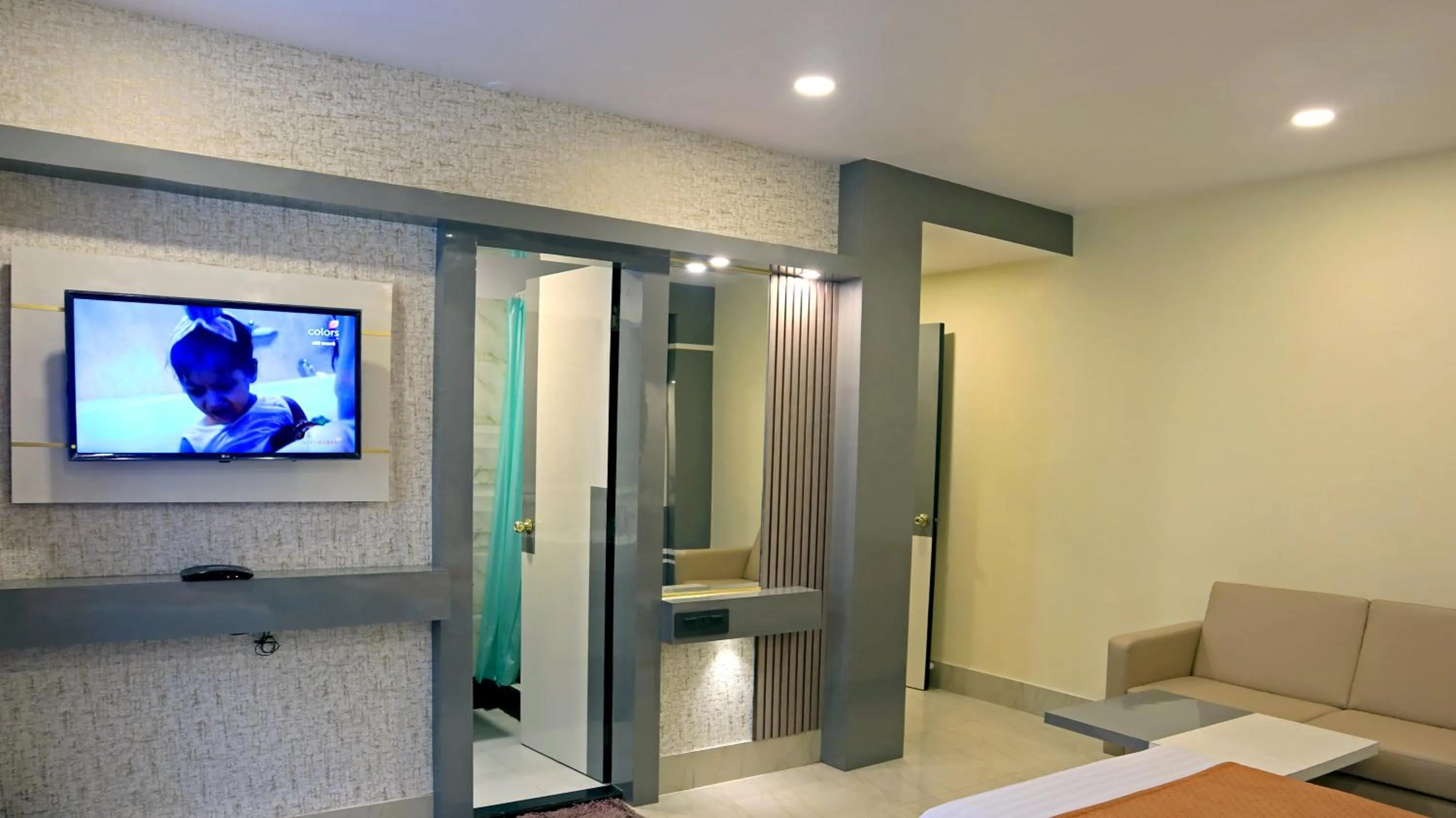 TV and multimedia in Hotel Executive Tower