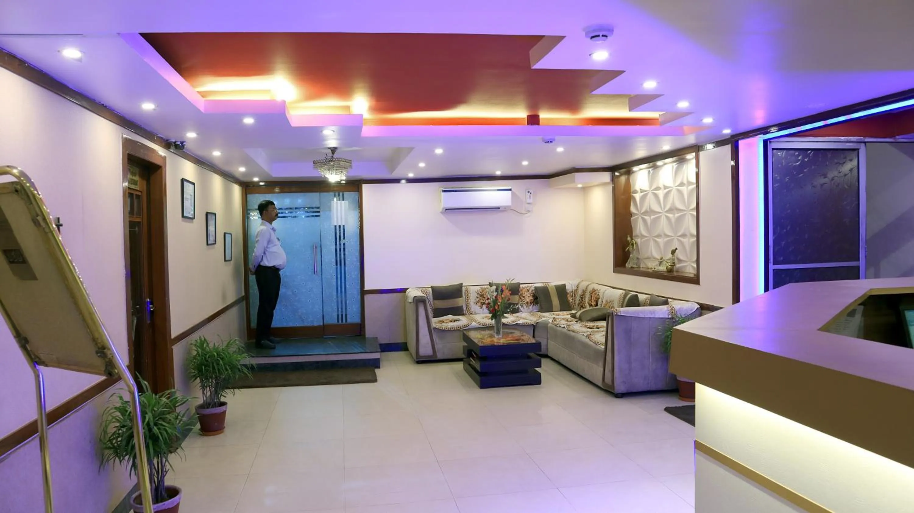 Facade/entrance in Hotel Executive Tower