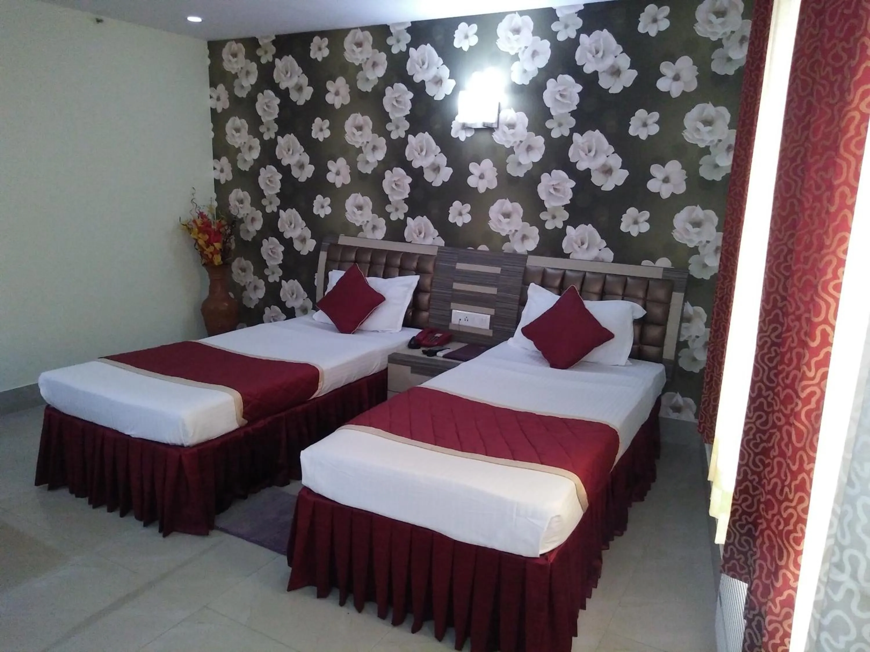 Nearby landmark, Bed in Hotel Executive Tower