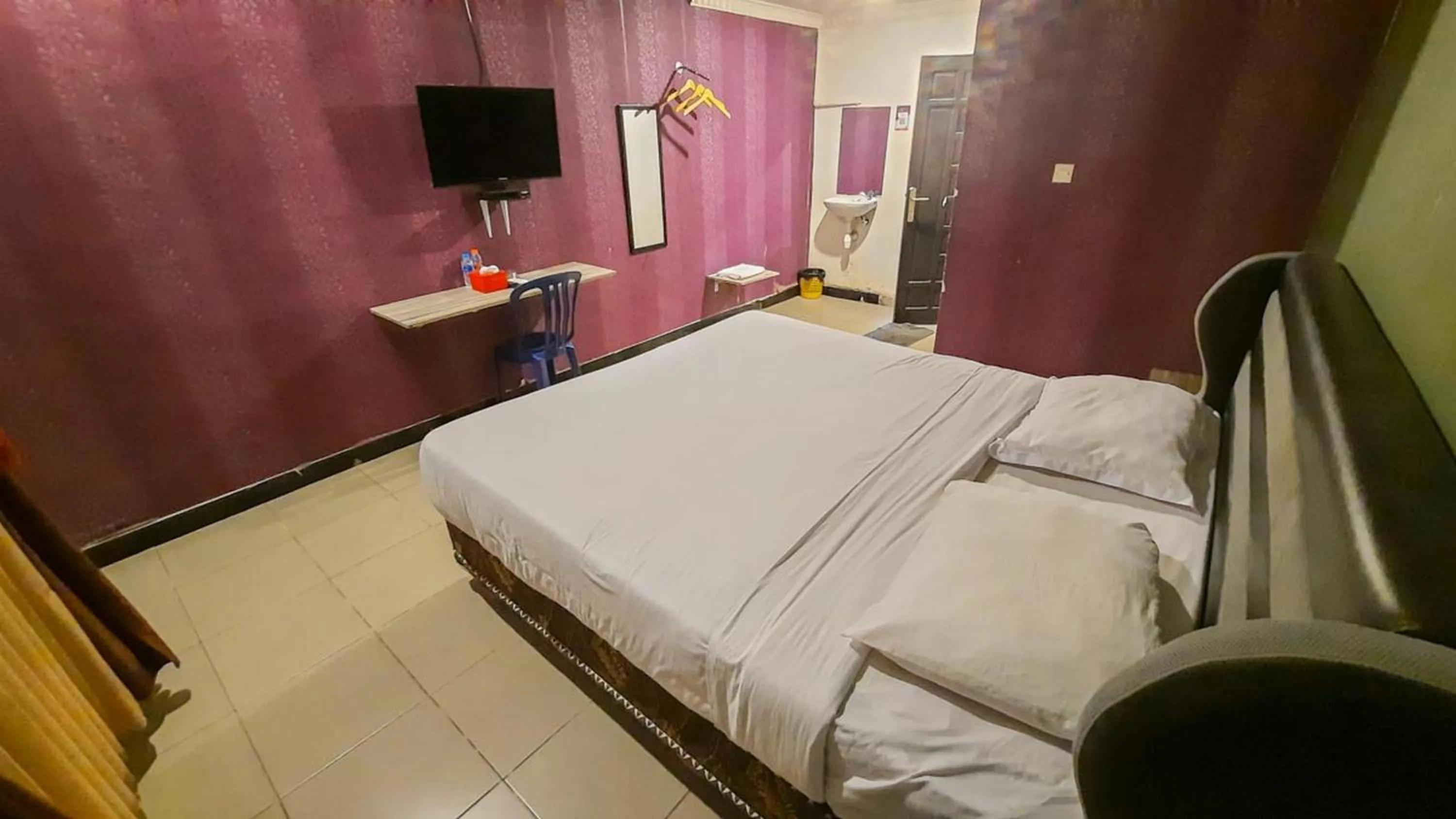 Bedroom, Bed in Wisma Malawen Palangkaraya Mitra RedDoorz