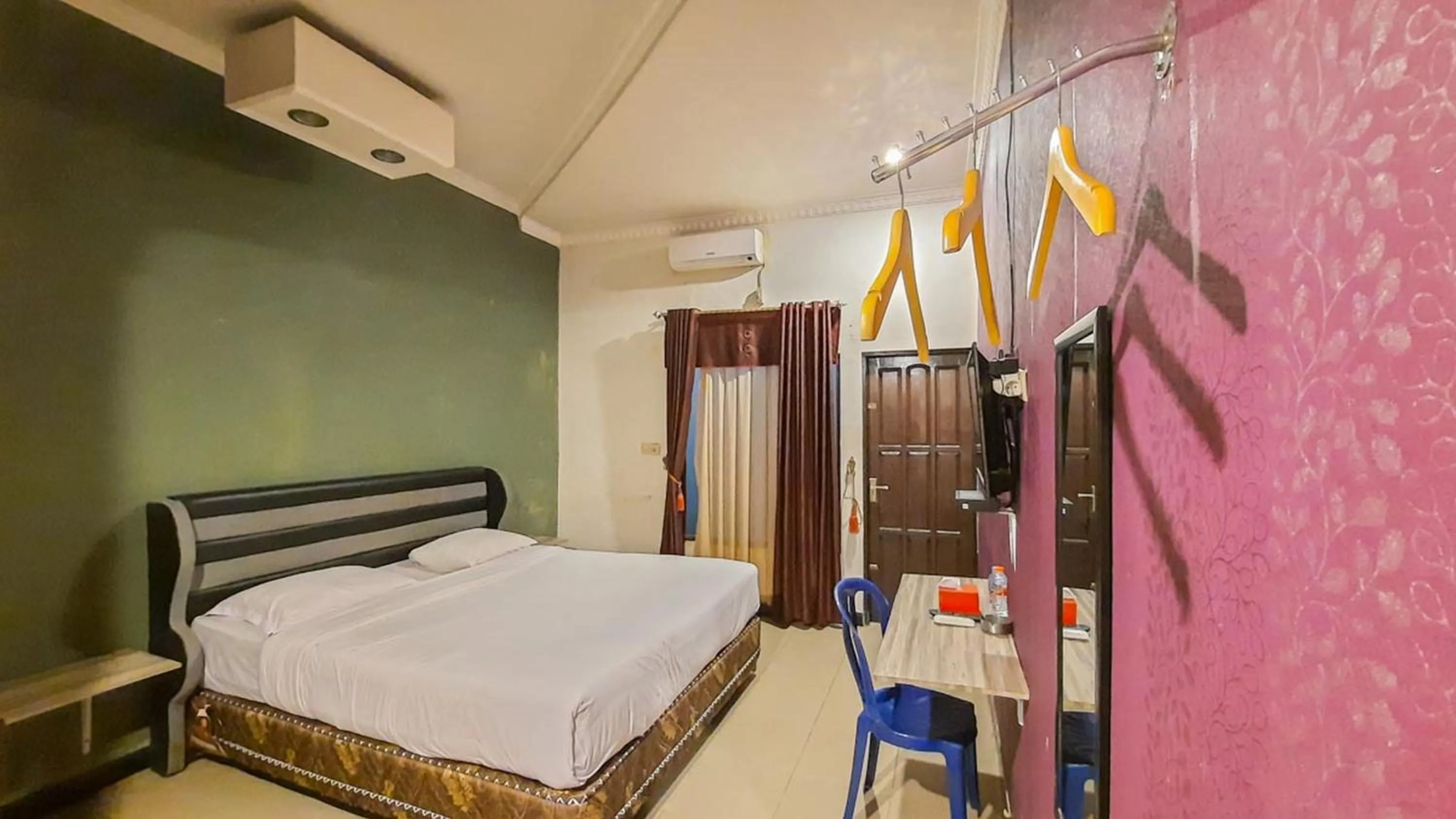 Bedroom, Bed in Wisma Malawen Palangkaraya Mitra RedDoorz