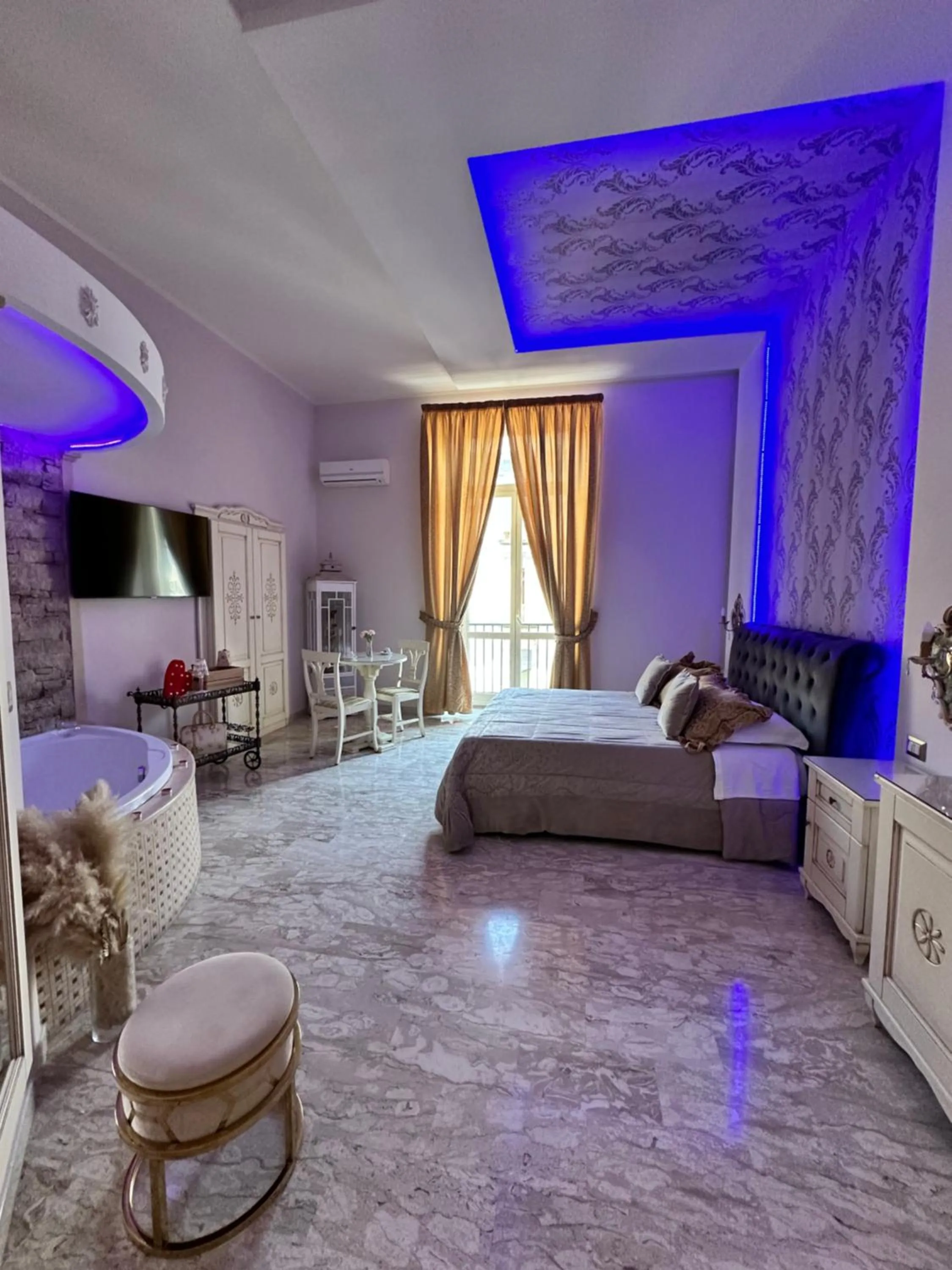 Bedroom, Bed in Gold94