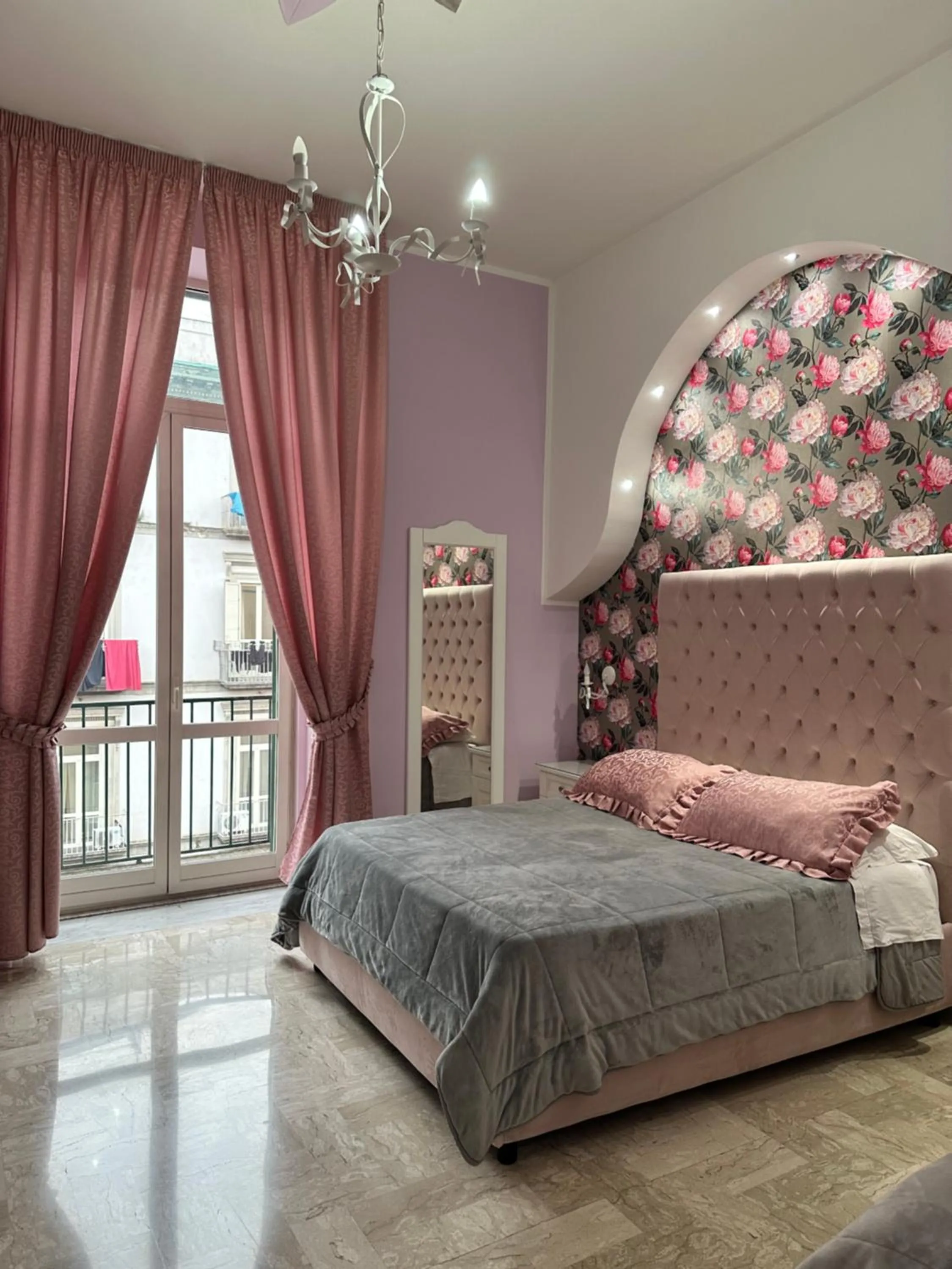 Bedroom, Bed in Gold94