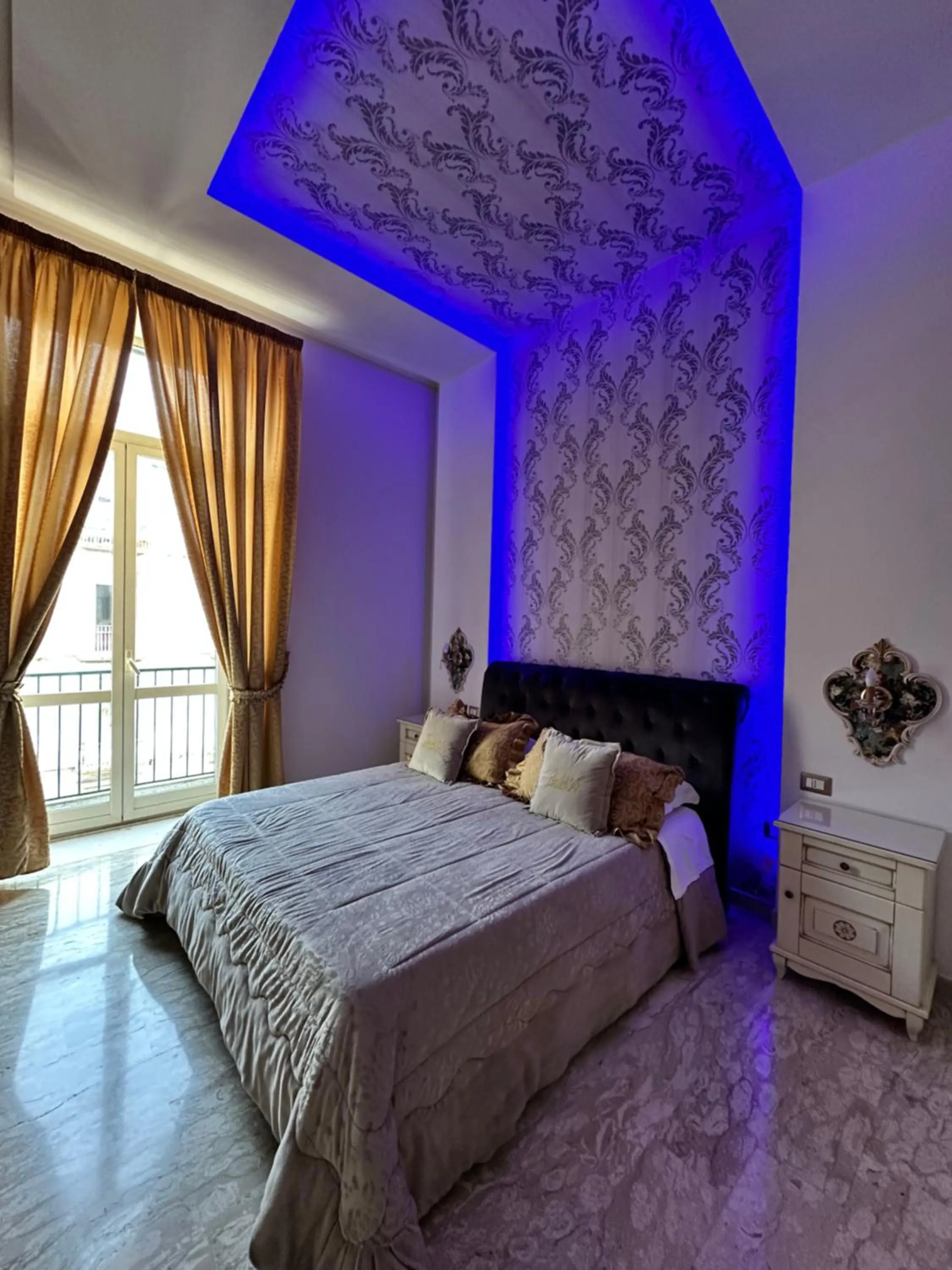 Bedroom, Bed in Gold94