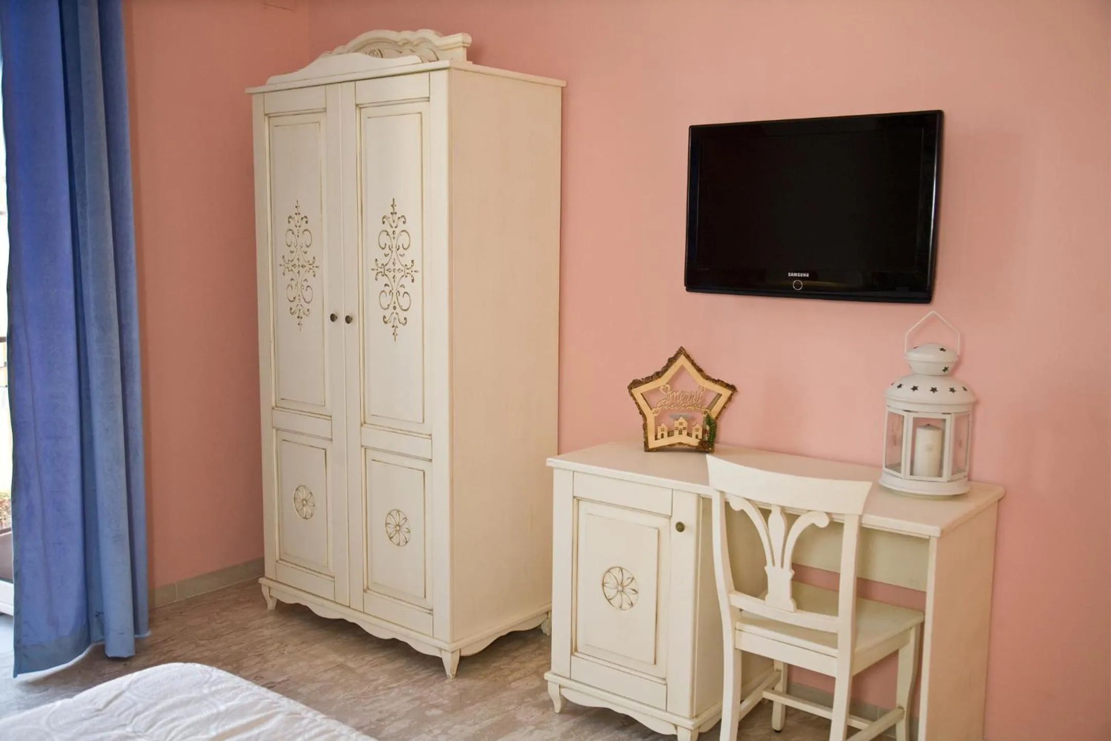 Internal: Not applicable to any particular room, Bed in Gold94