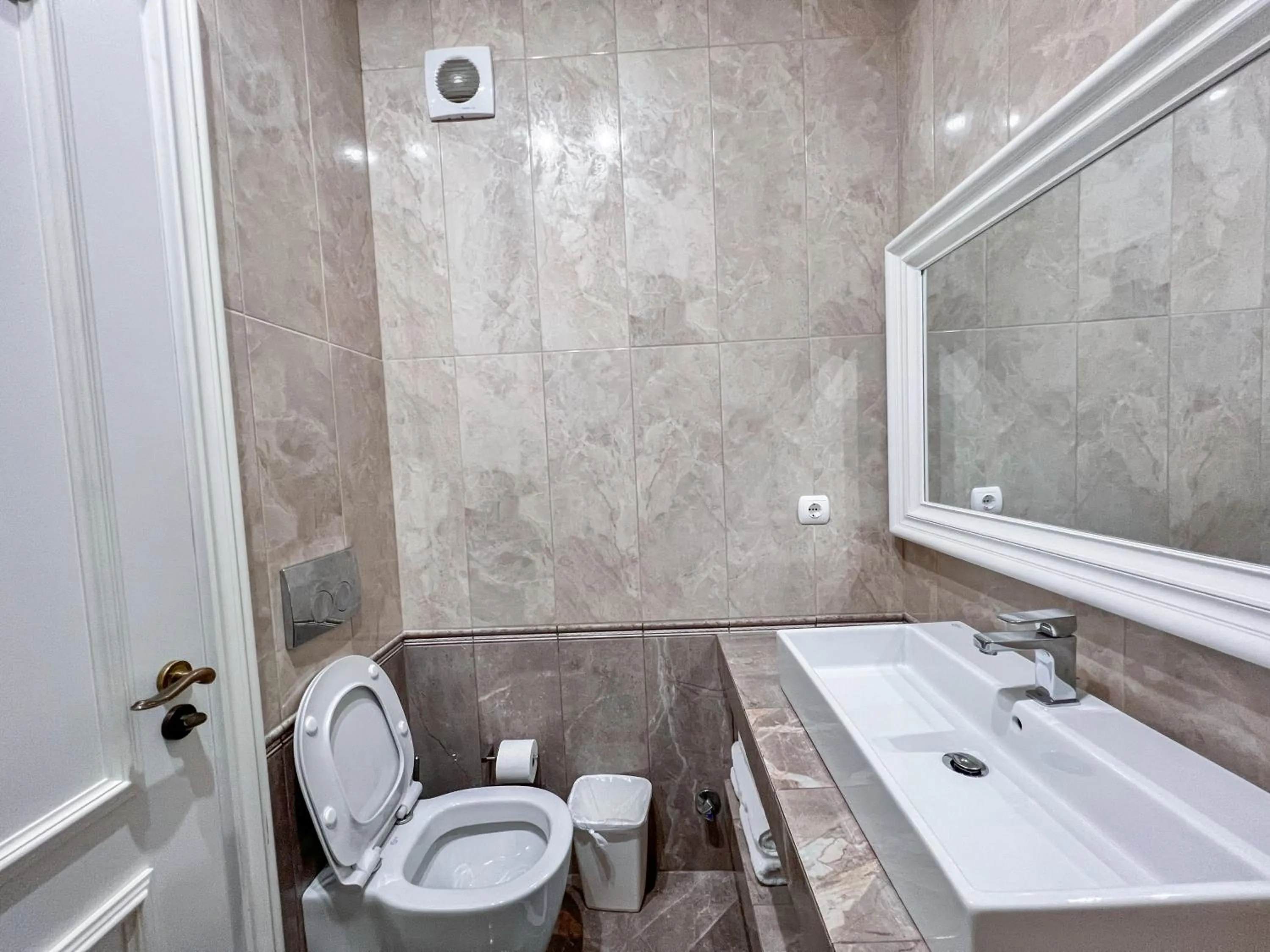 Bathroom in Porto Eda Hotel