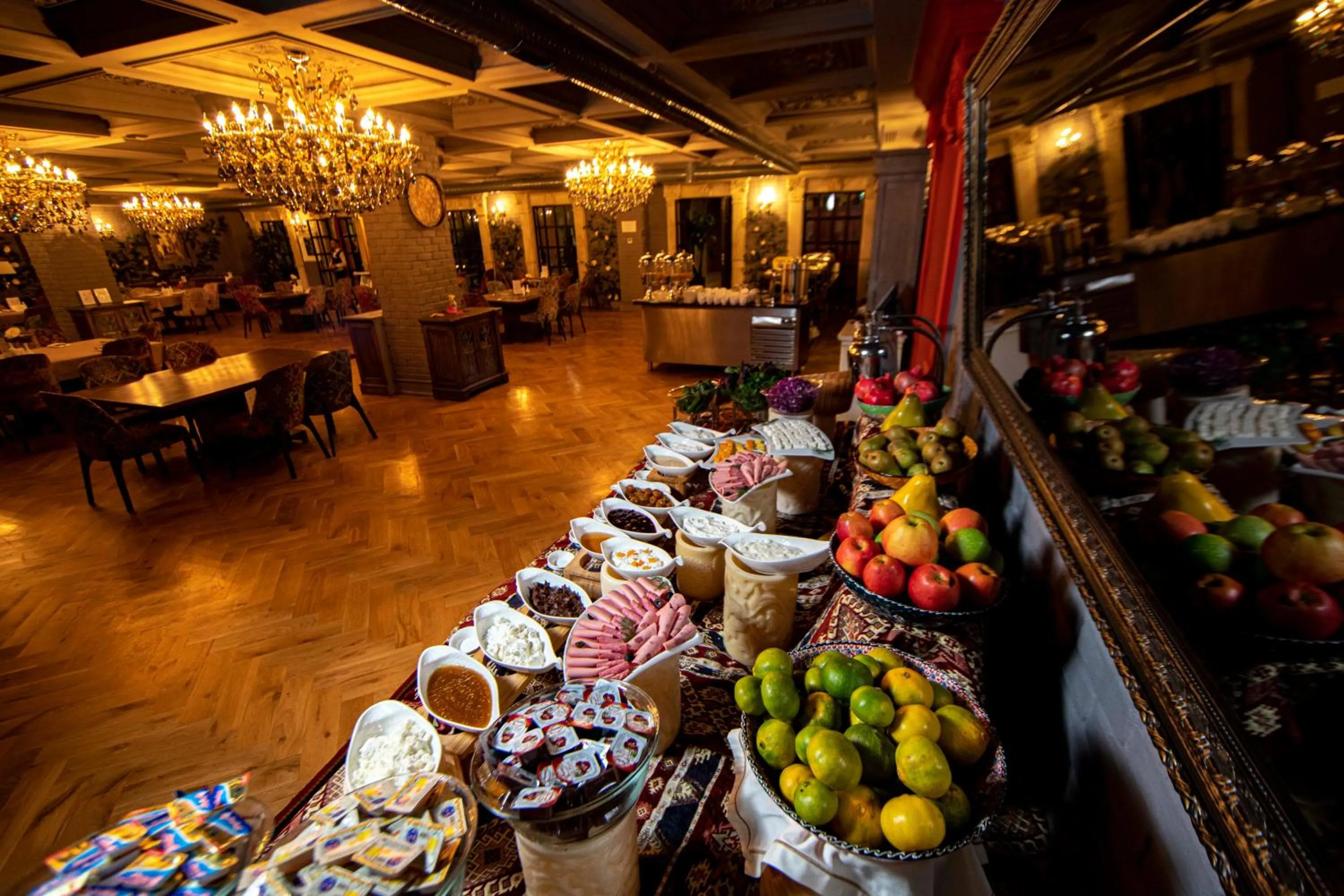 Restaurant/places to eat in Sapphire Bayil Hotel