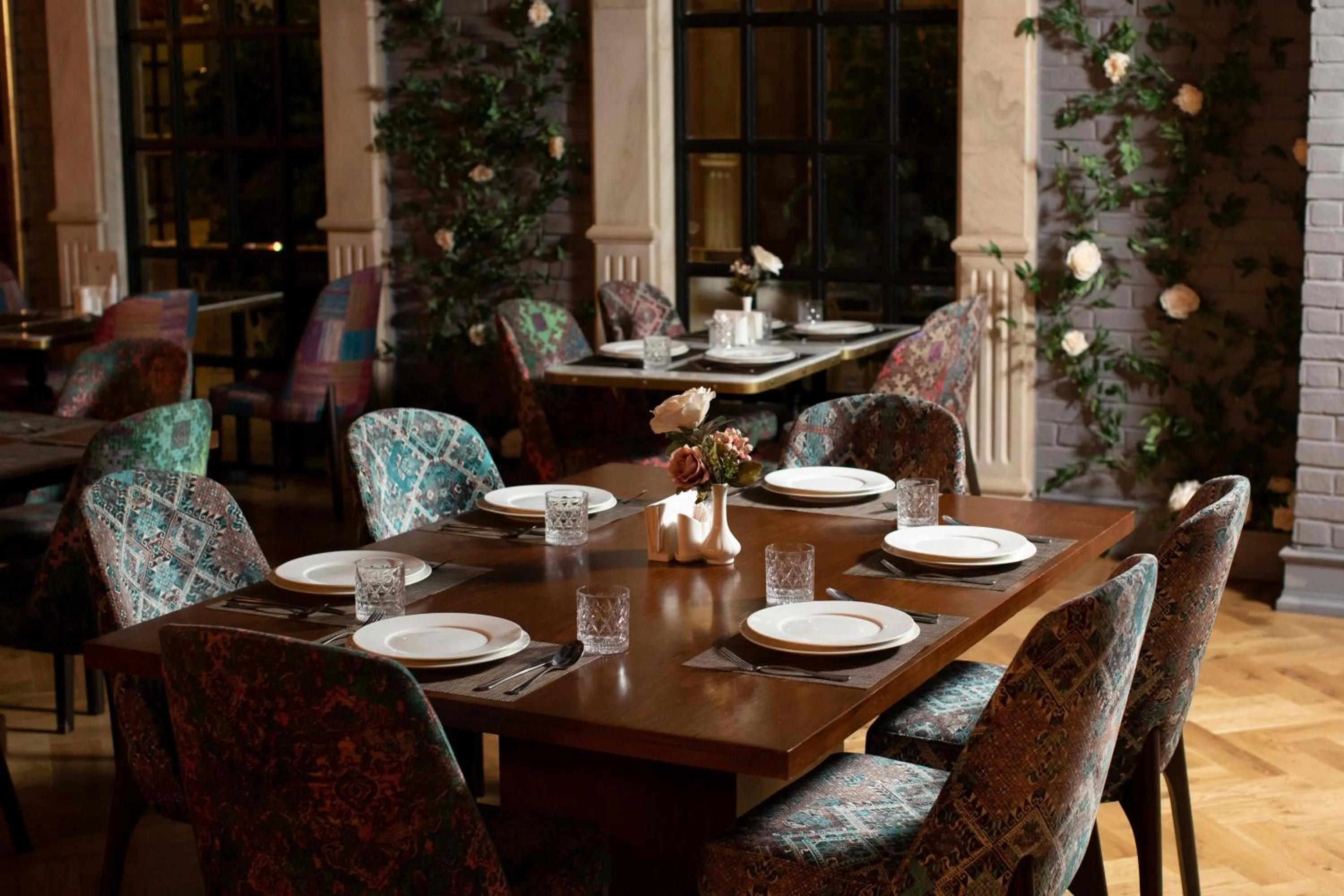 Restaurant/places to eat in Sapphire Bayil Hotel