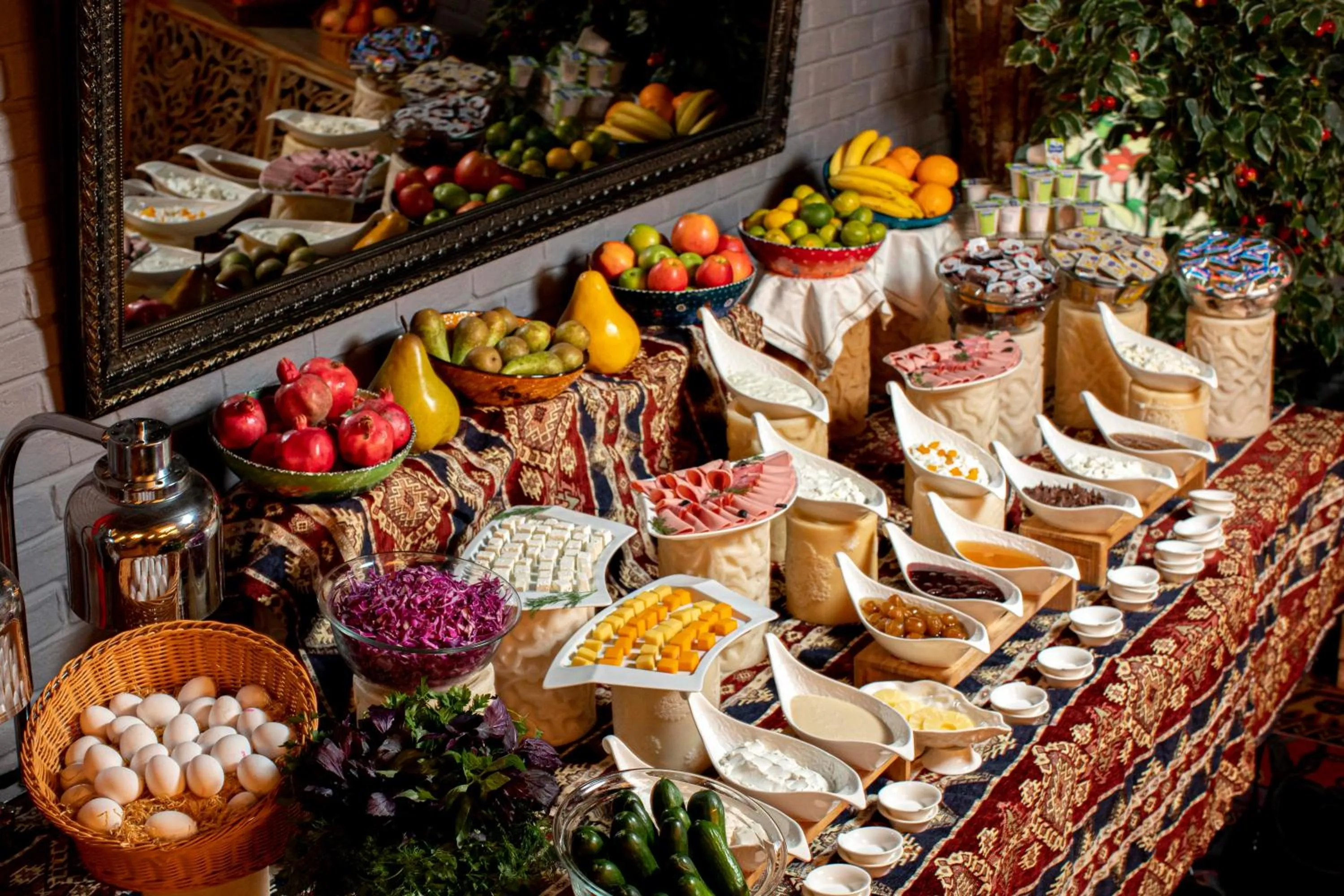 Restaurant/places to eat in Sapphire Bayil Hotel