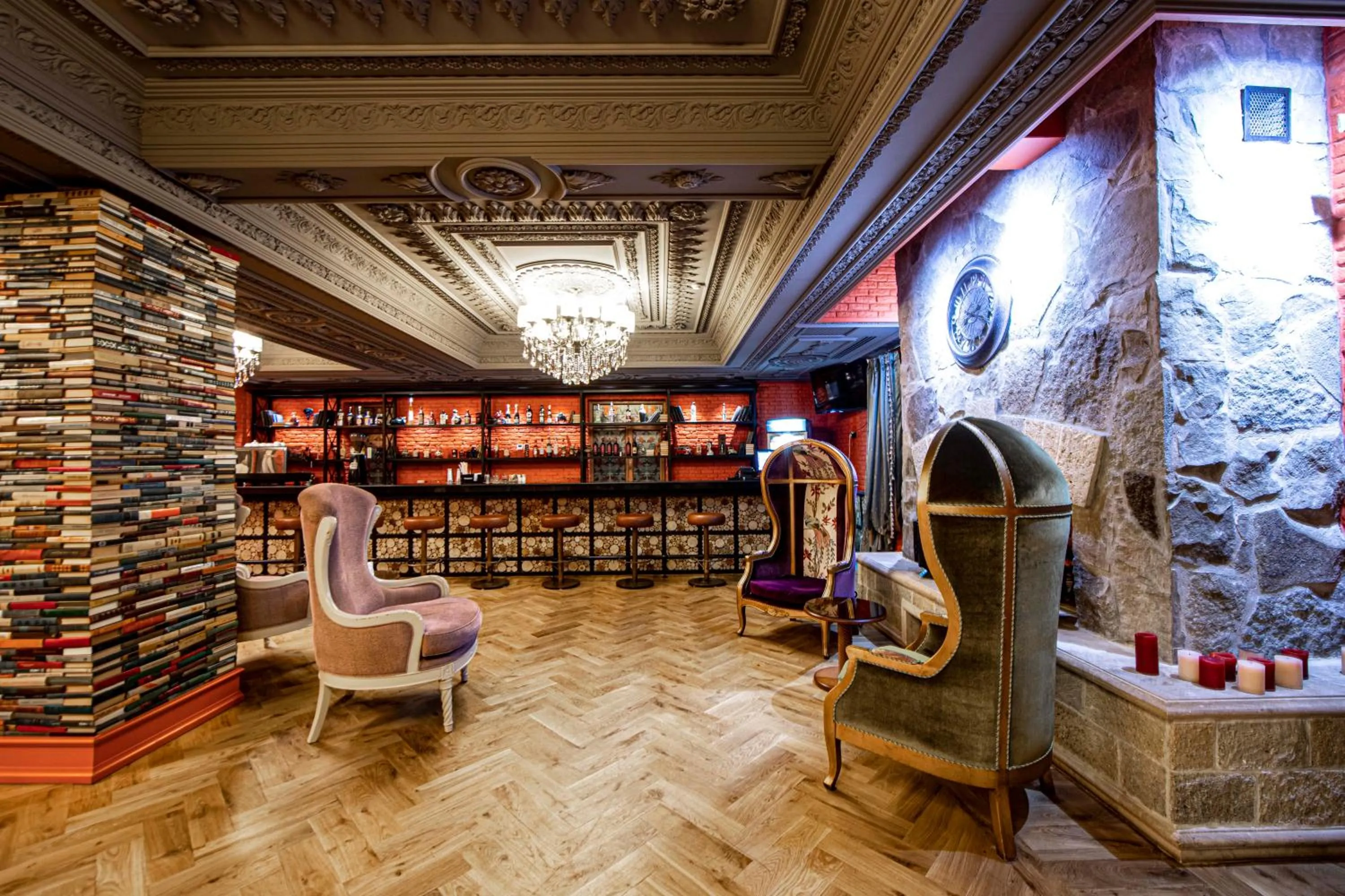 Restaurant/places to eat in Sapphire Bayil Hotel