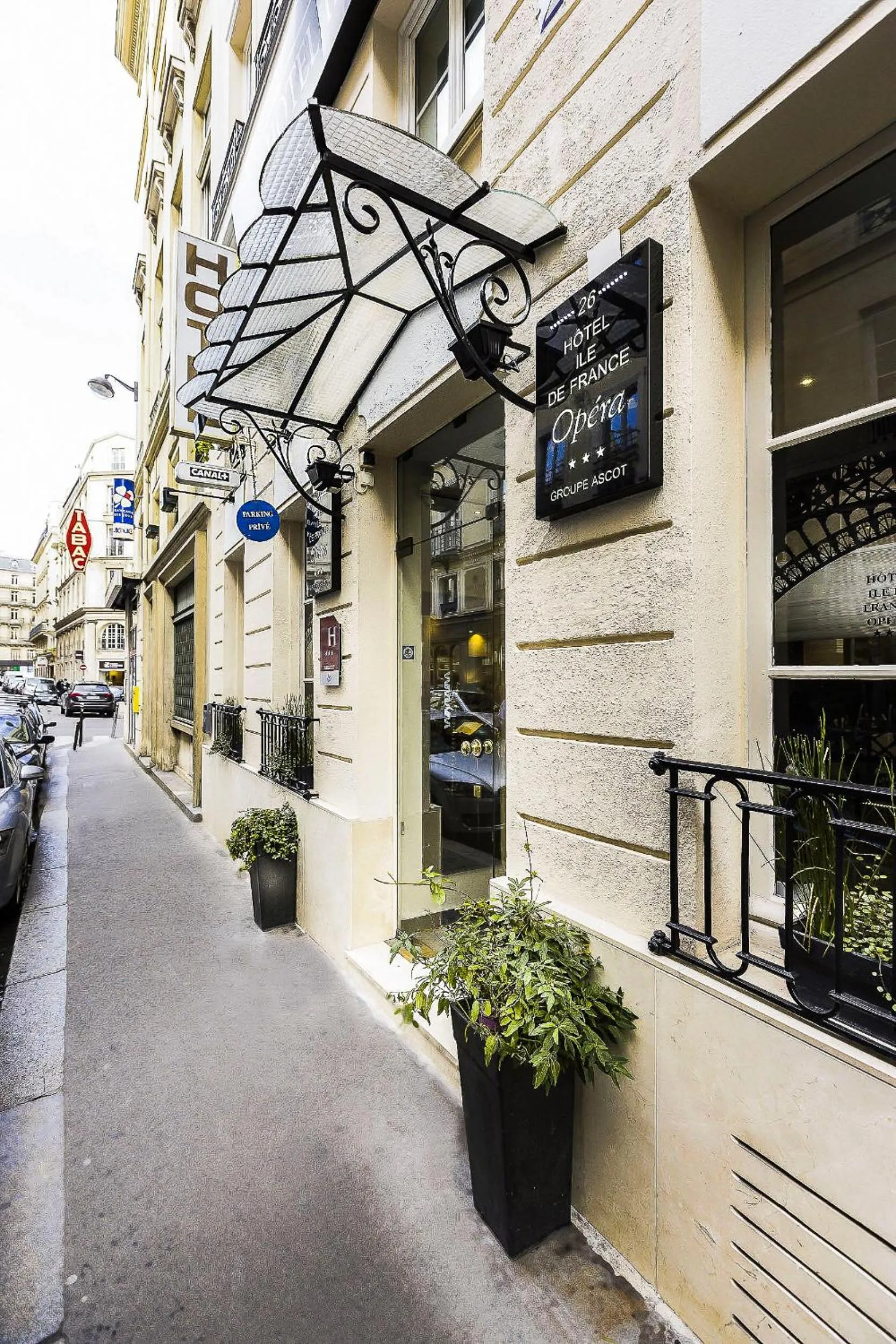 Facade/entrance in Hotel Ile de France Opéra