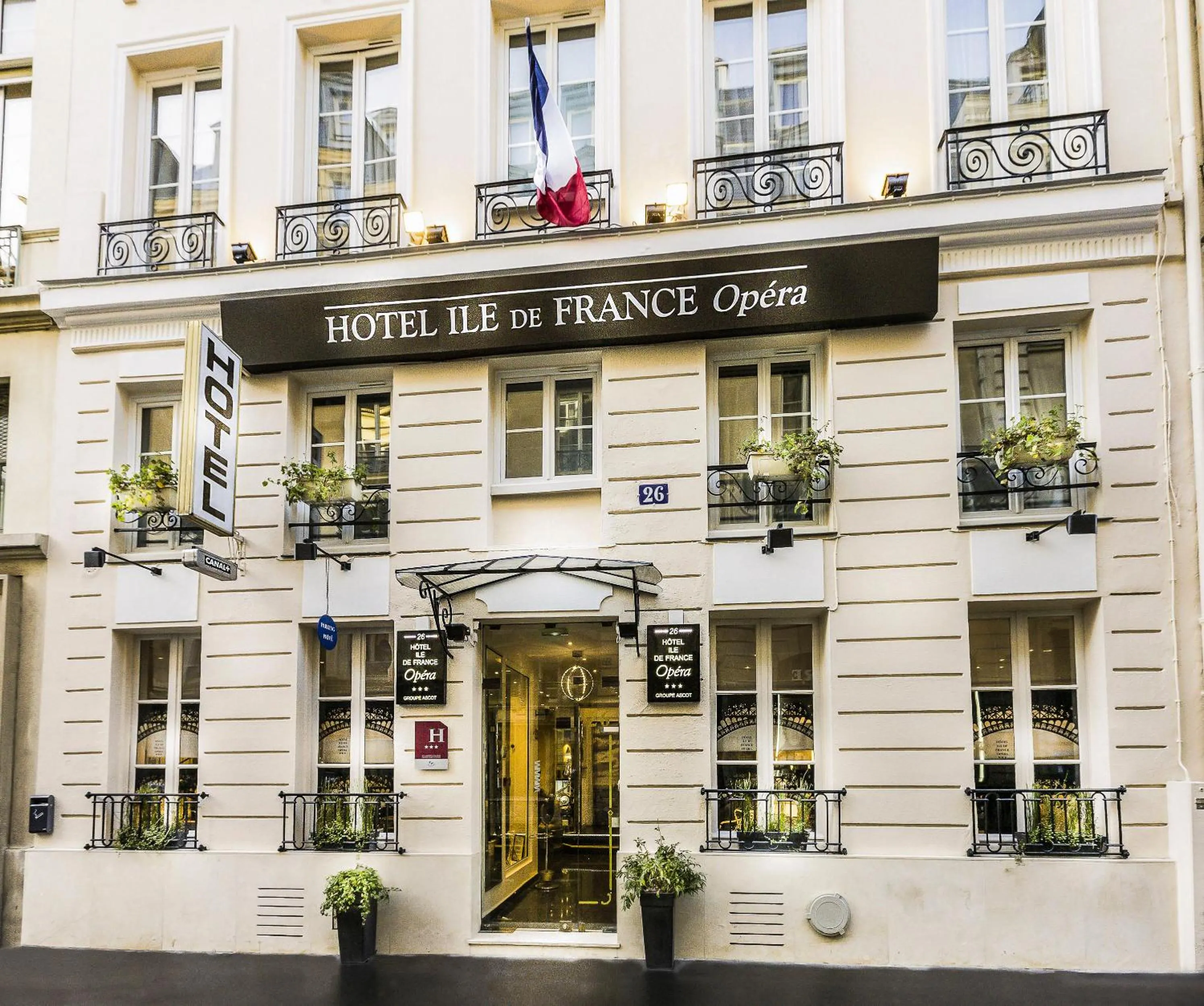 Facade/entrance in Hotel Ile de France Opéra