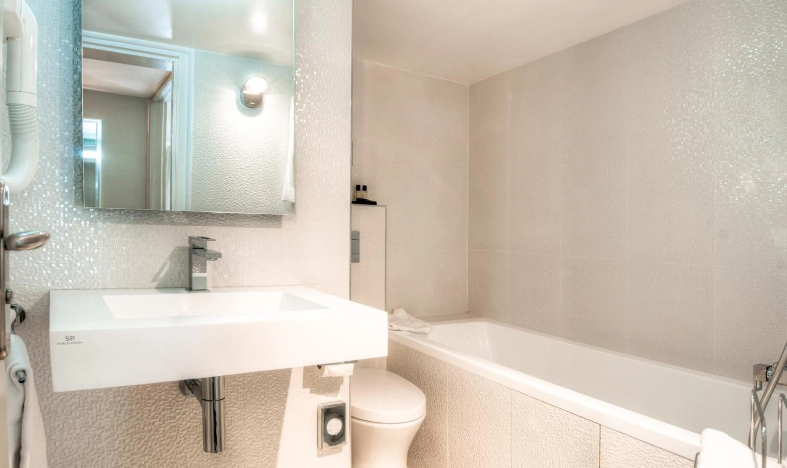 Bathroom in Hotel Ile de France Opéra