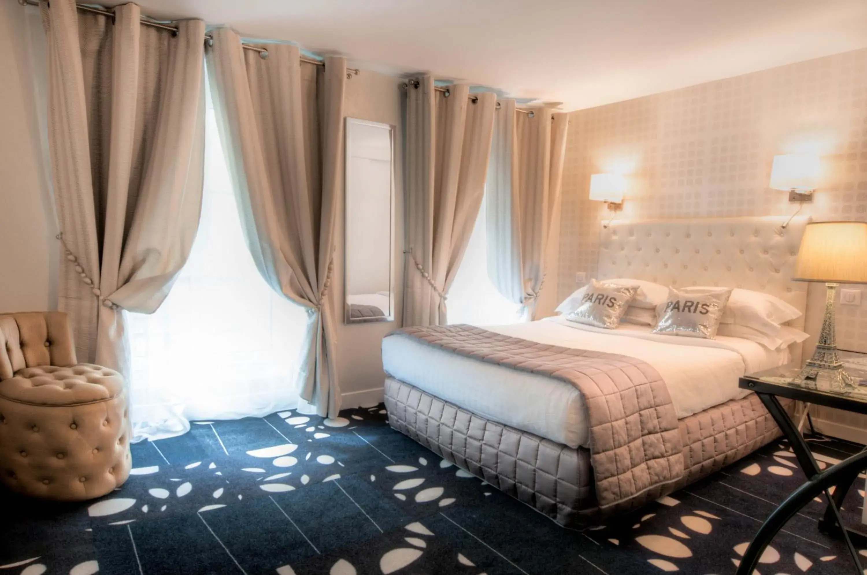 Double Room in Hotel Ile de France Opéra Double Room in Hotel Ile de France Opéra