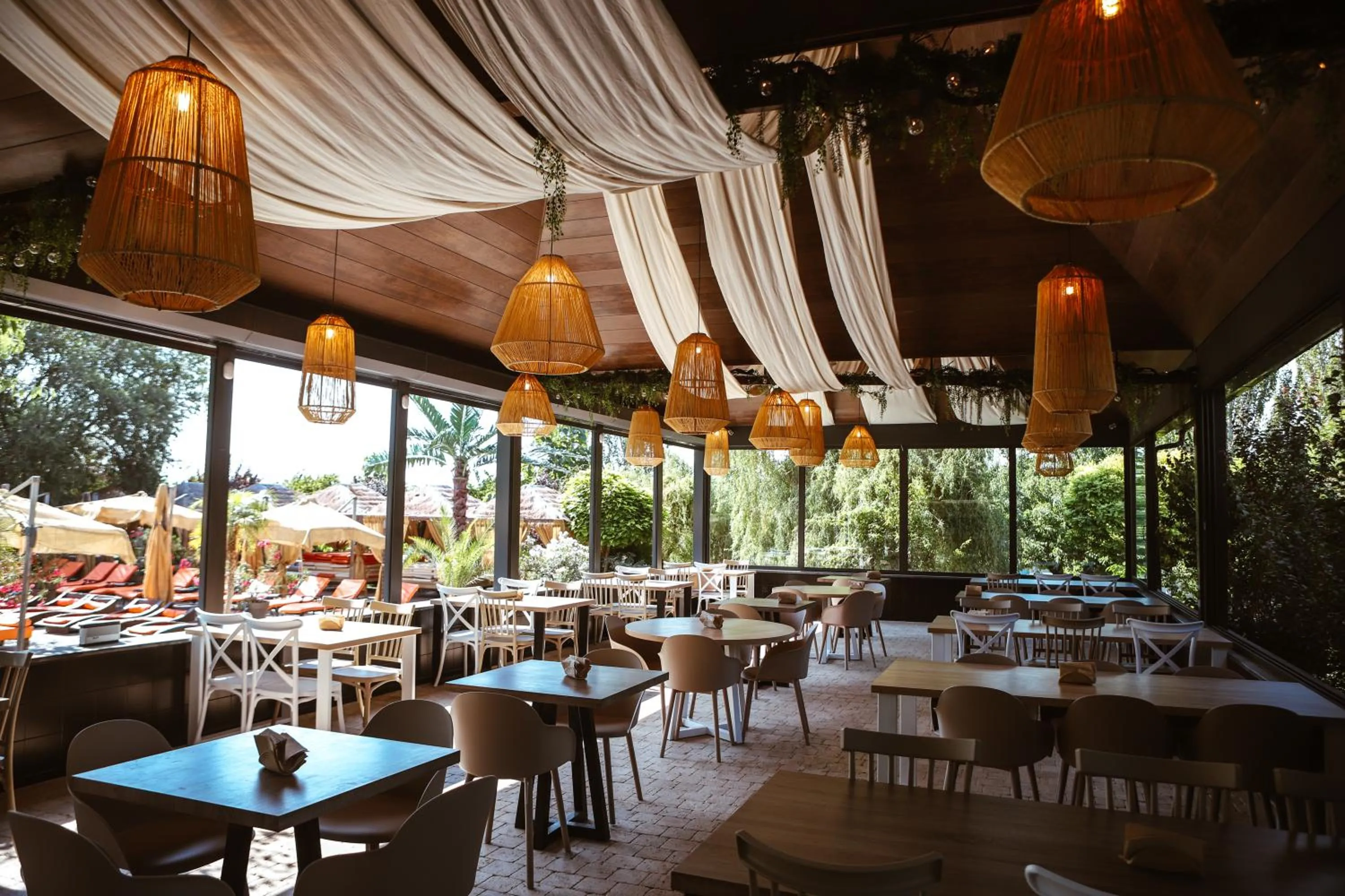 Restaurant/places to eat in Cross Resort Hotel