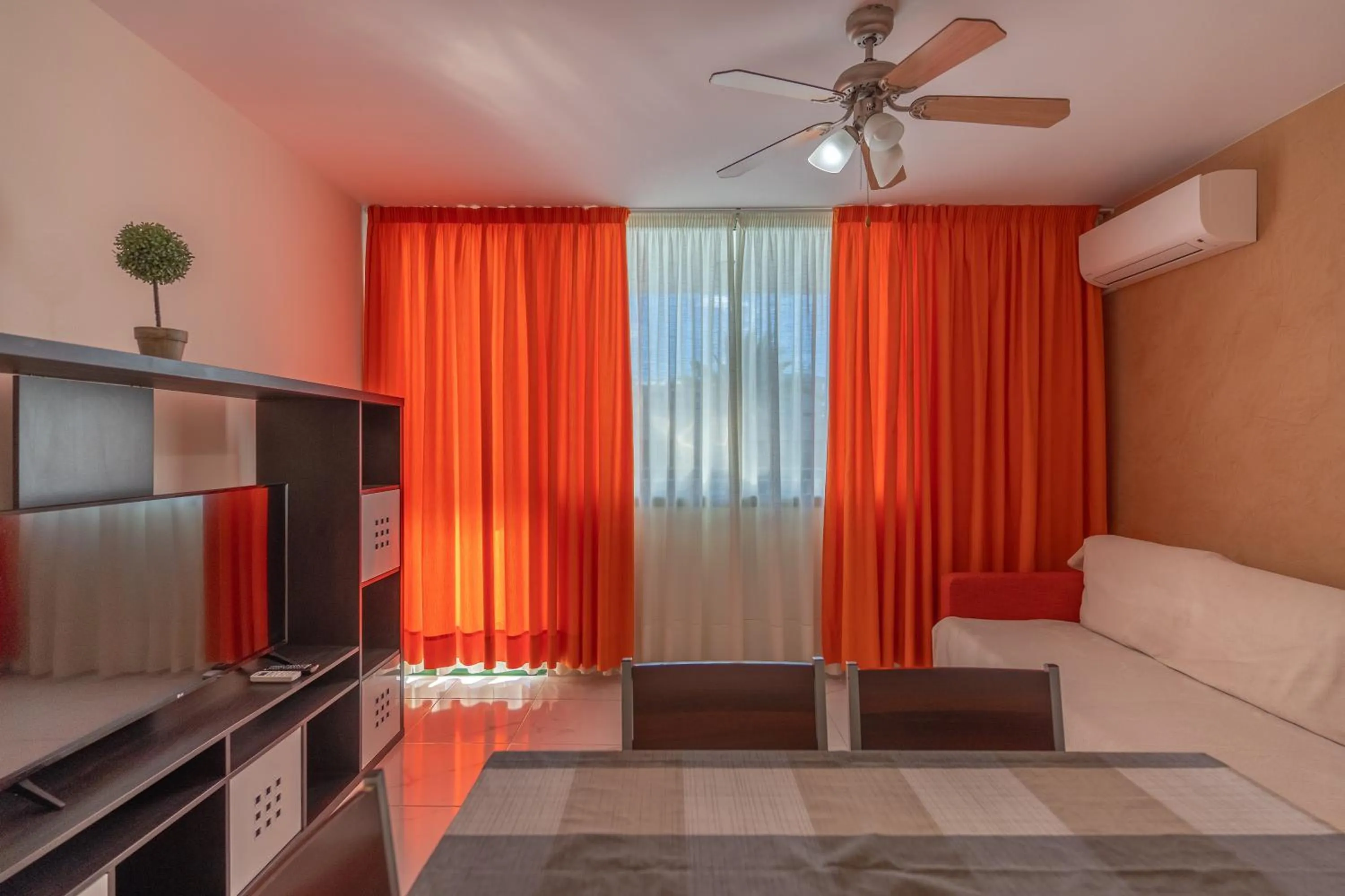 Living room, Bed in Optimist Tenerife