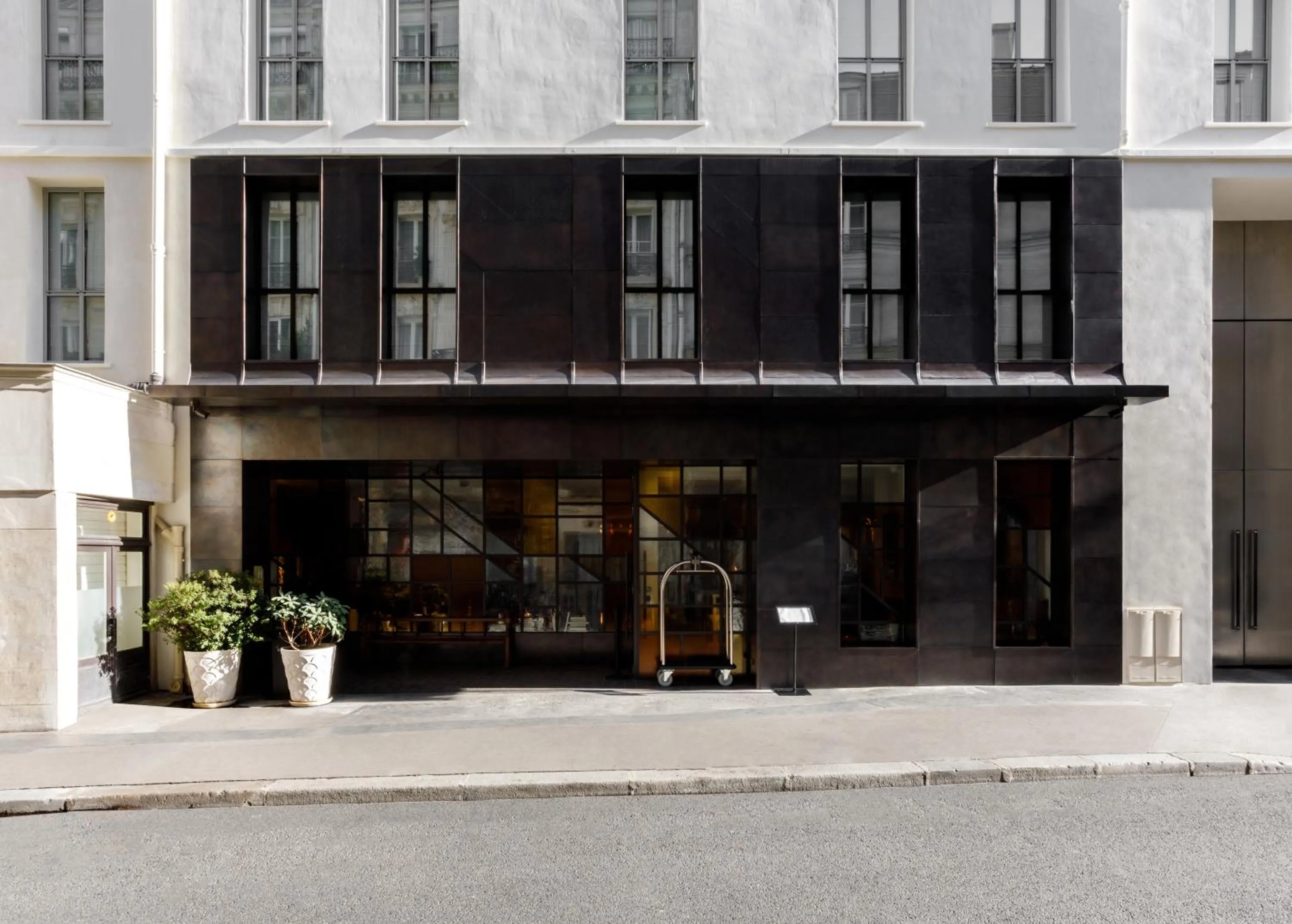 Facade/entrance in Experimental Marais