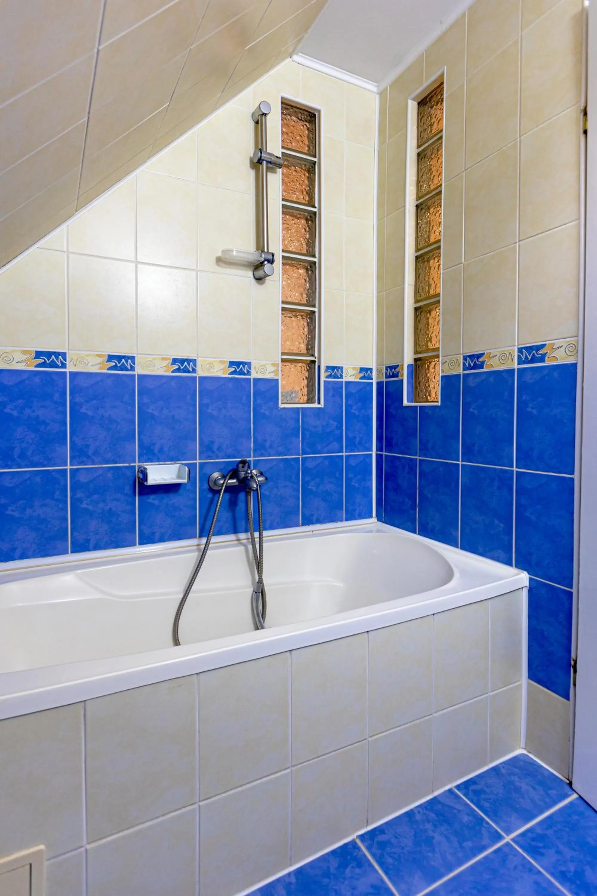 Shower in Pensiunea Joker