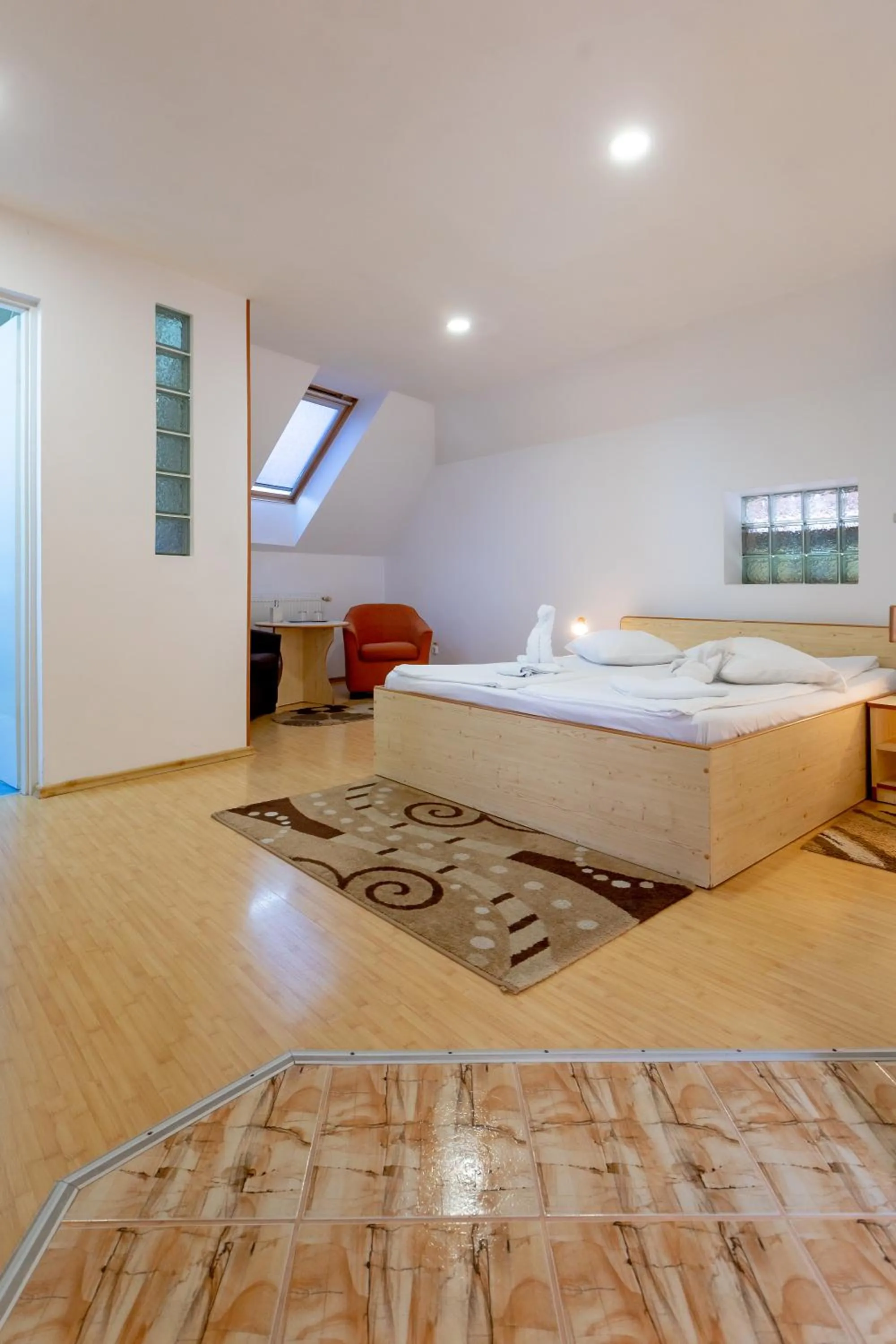 Bed in Pensiunea Joker