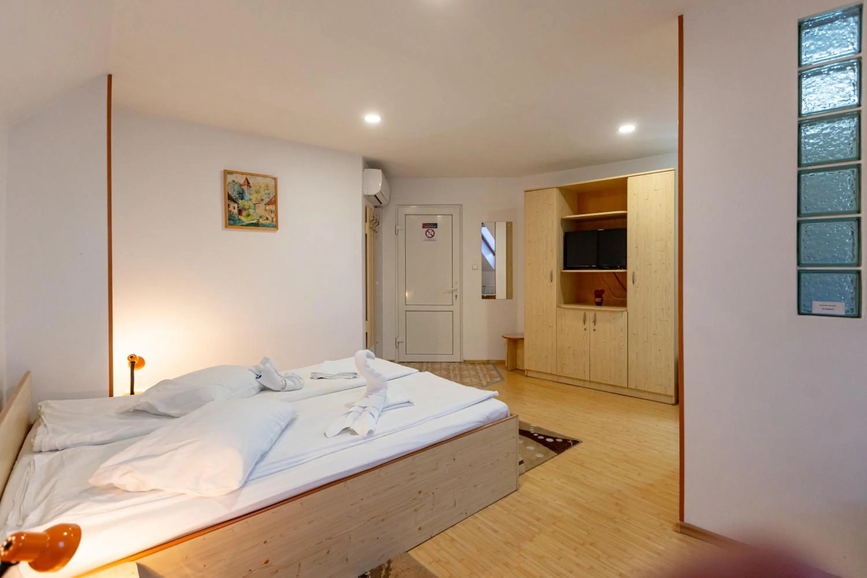 Photo of the whole room, Bed in Pensiunea Joker