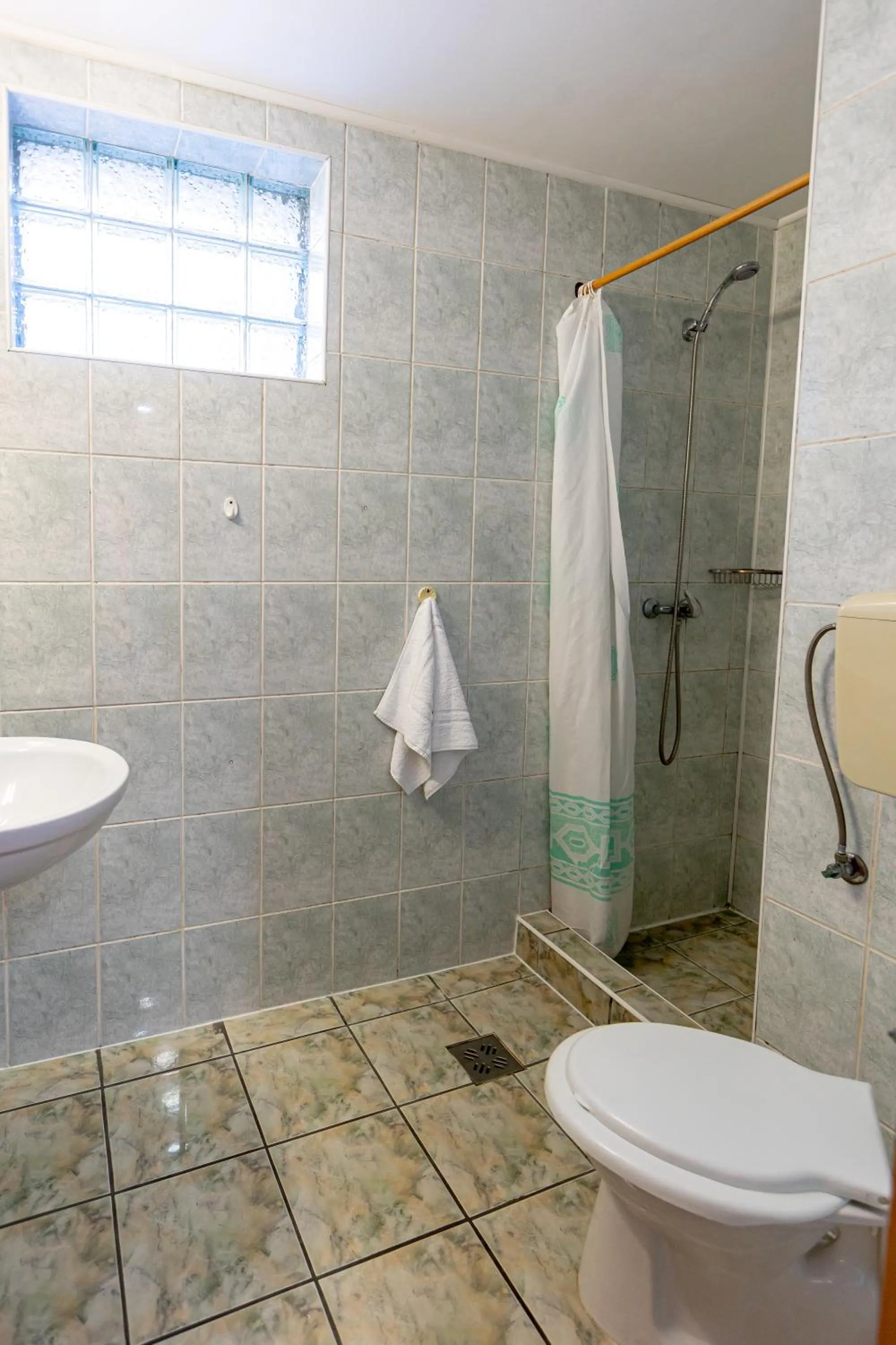 Shower in Pensiunea Joker